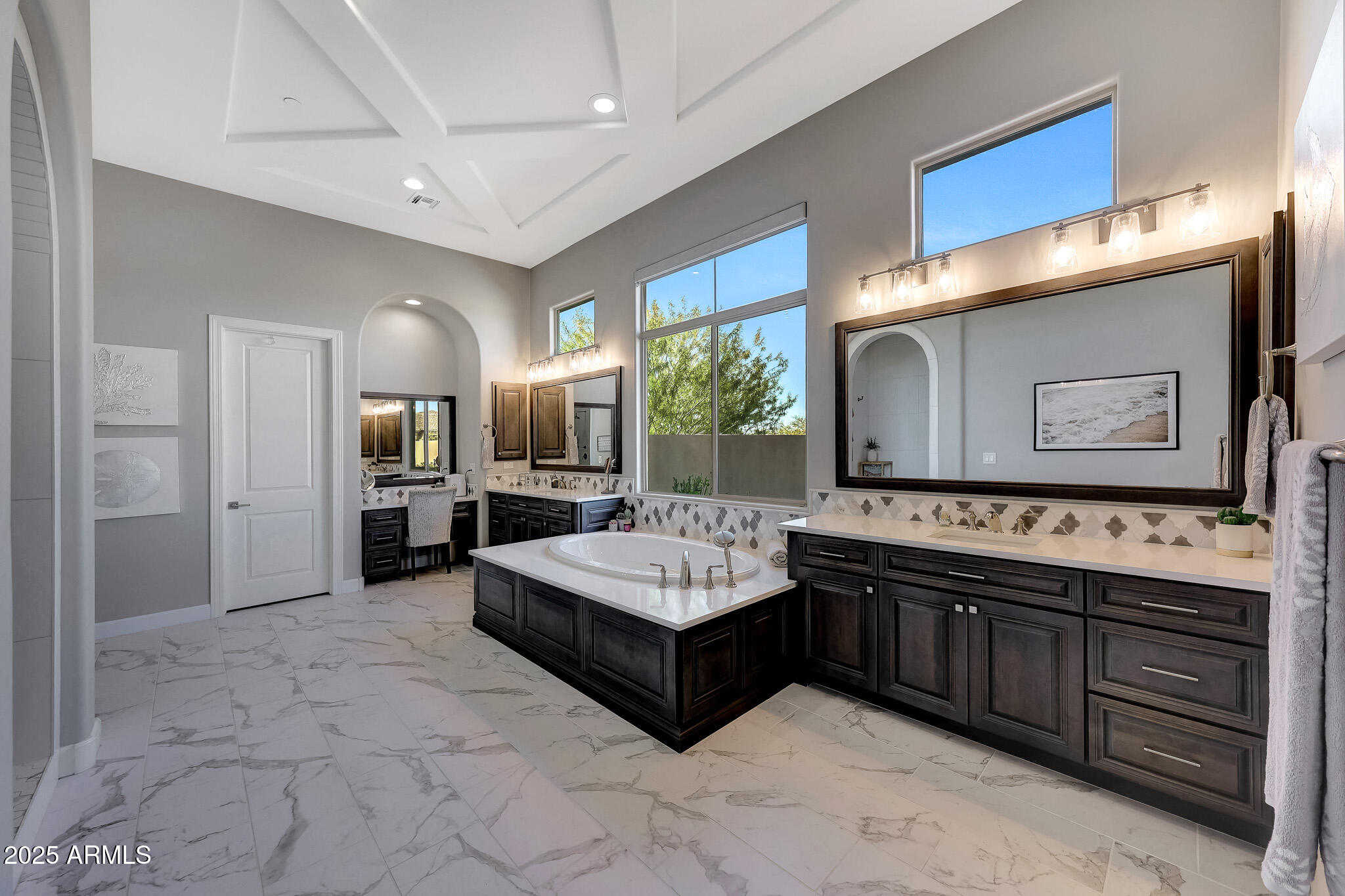8512 E EAGLE CLAW Drive