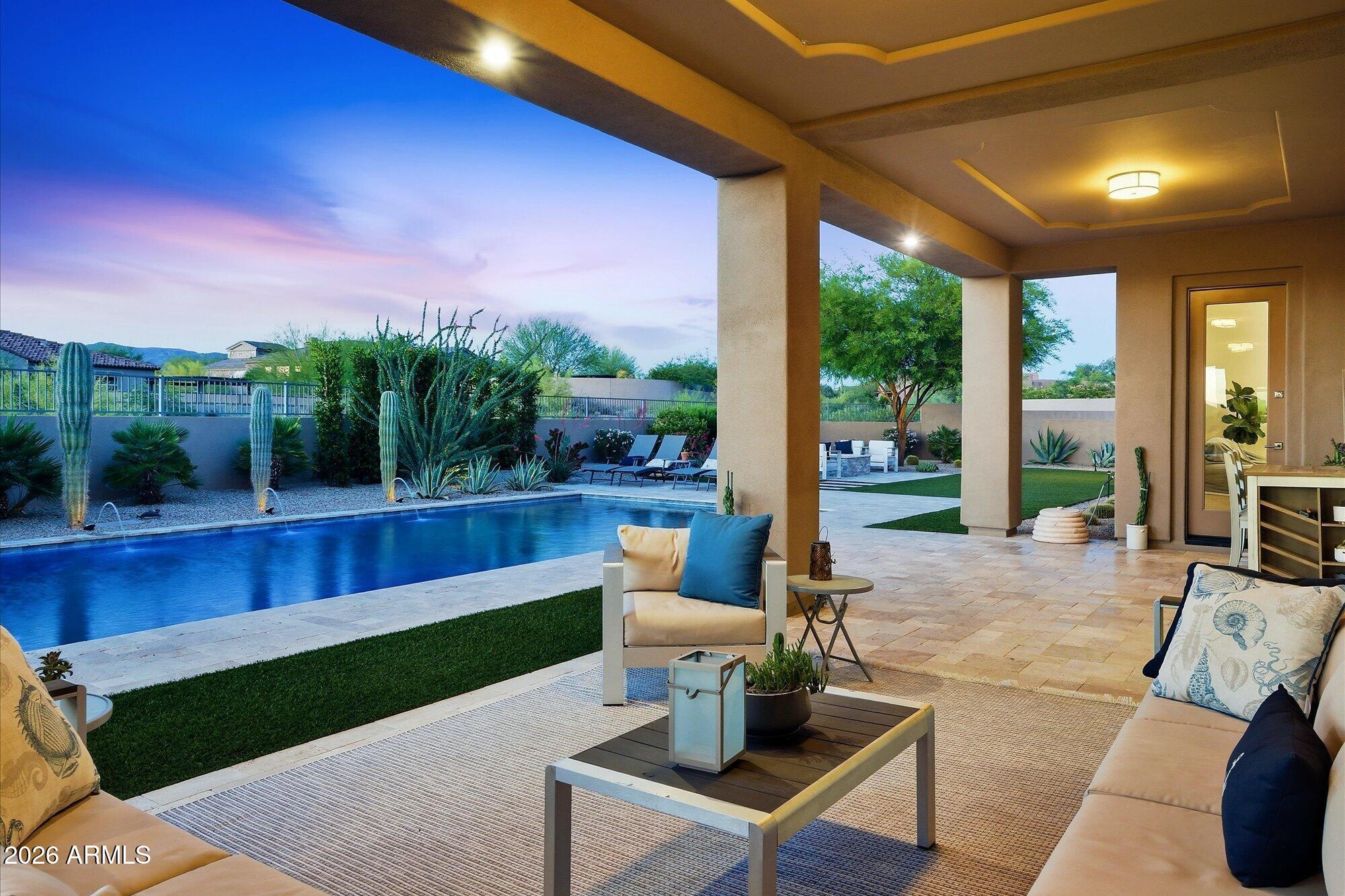 8512 E EAGLE CLAW Drive