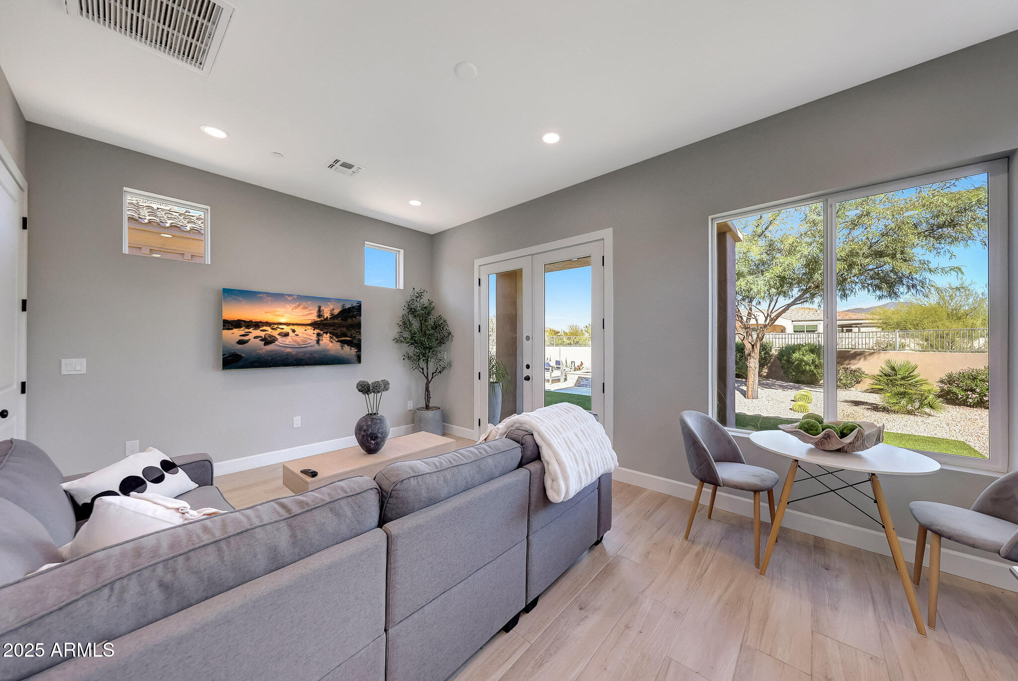 8512 E EAGLE CLAW Drive