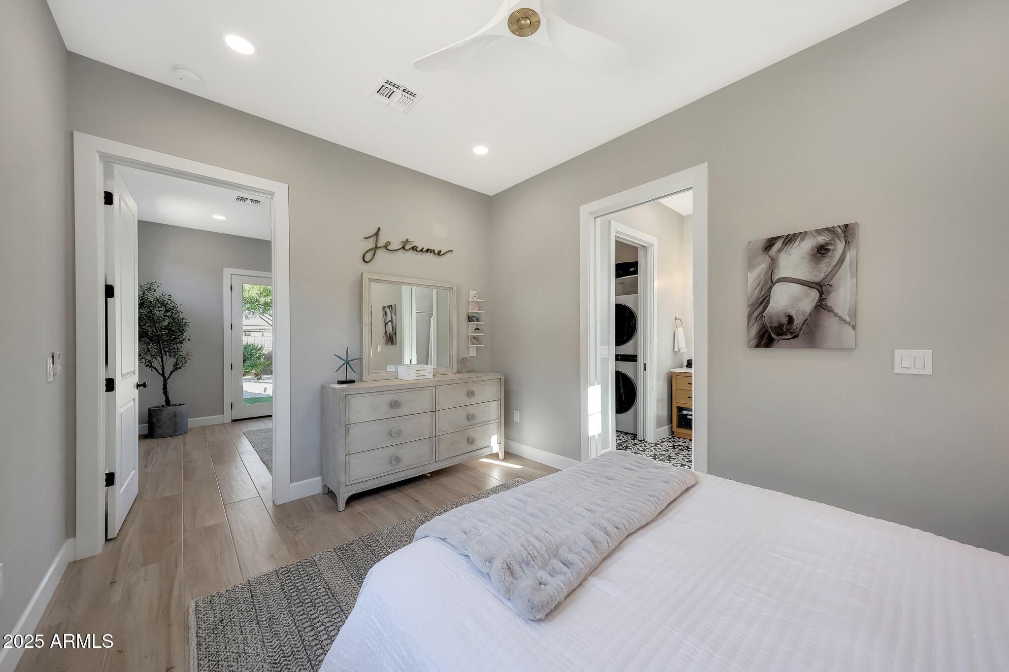8512 E EAGLE CLAW Drive