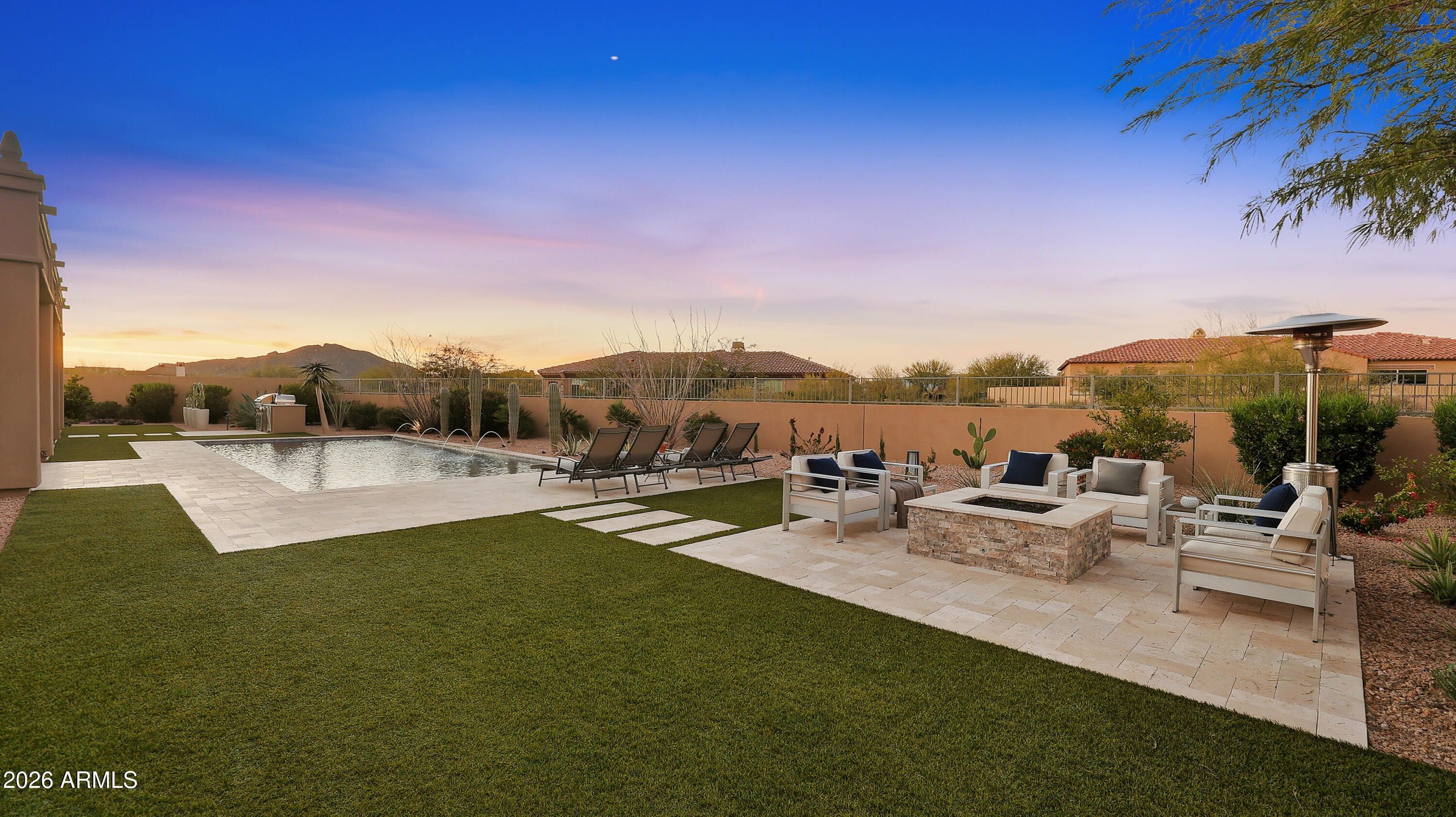 8512 E EAGLE CLAW Drive