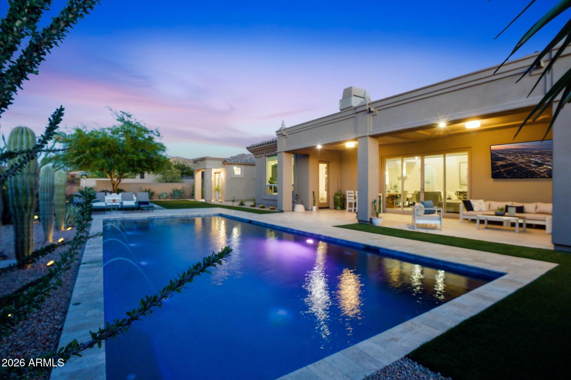 8512 E EAGLE CLAW Drive