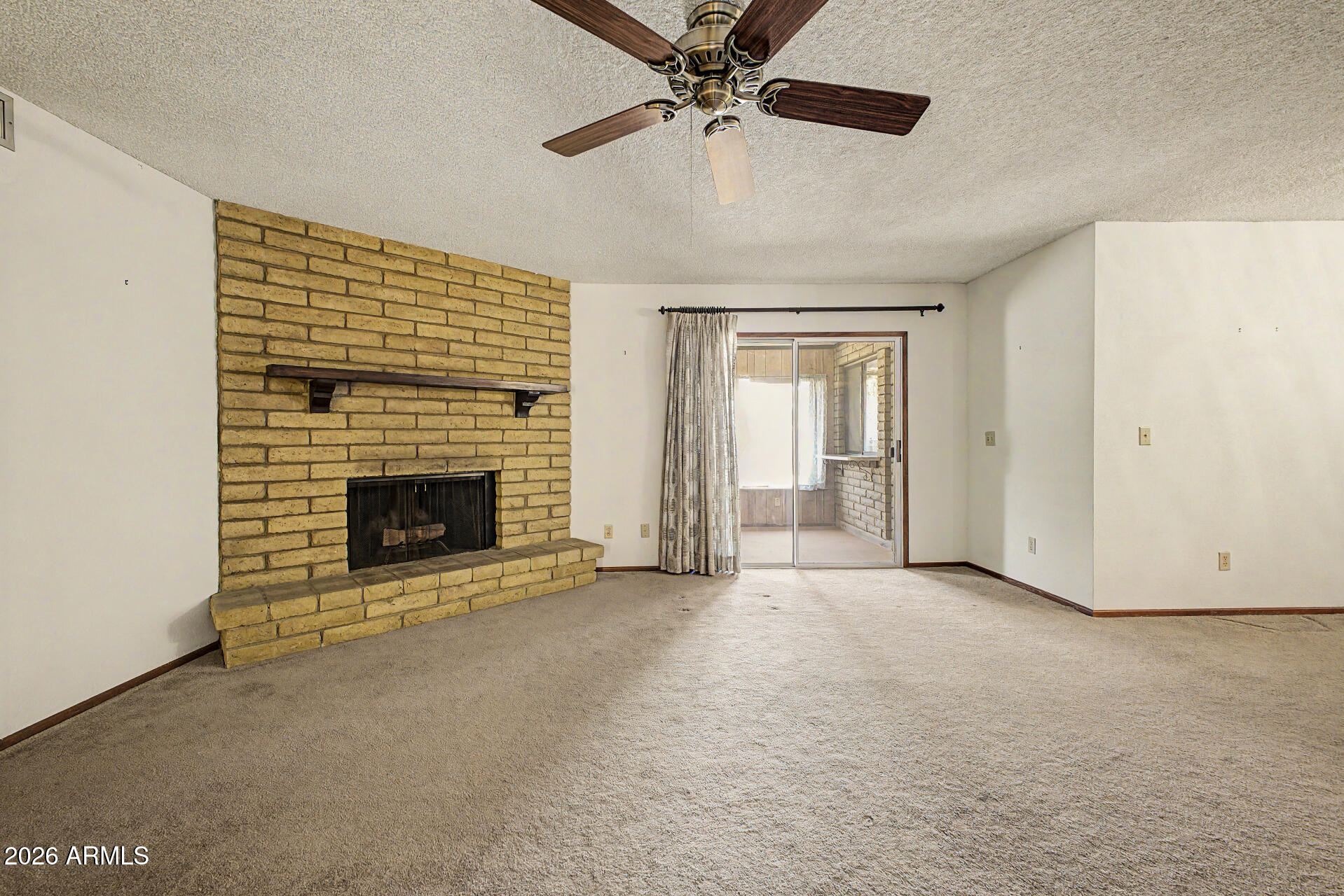 2557 E ENCANTO Street