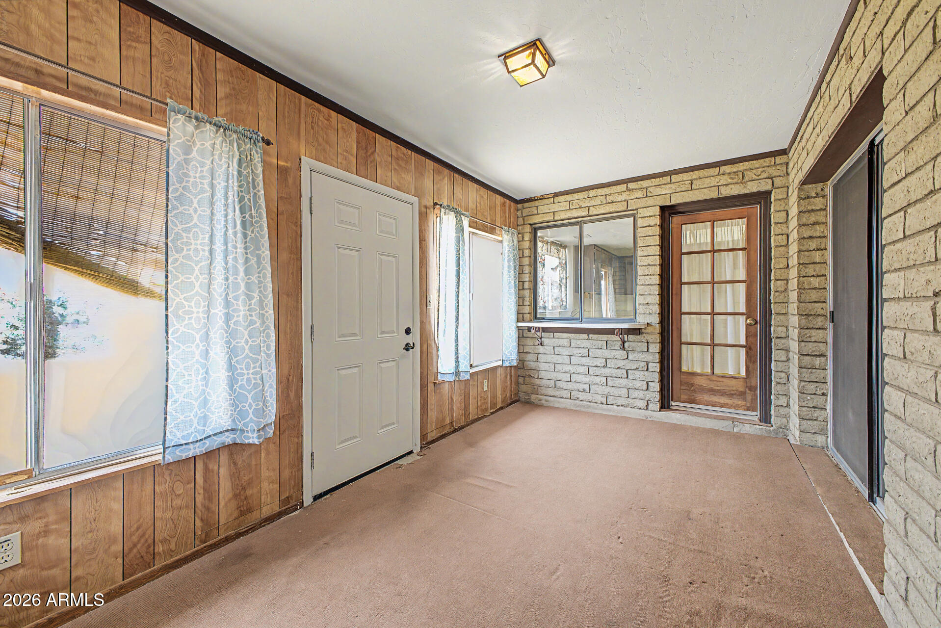 2557 E ENCANTO Street