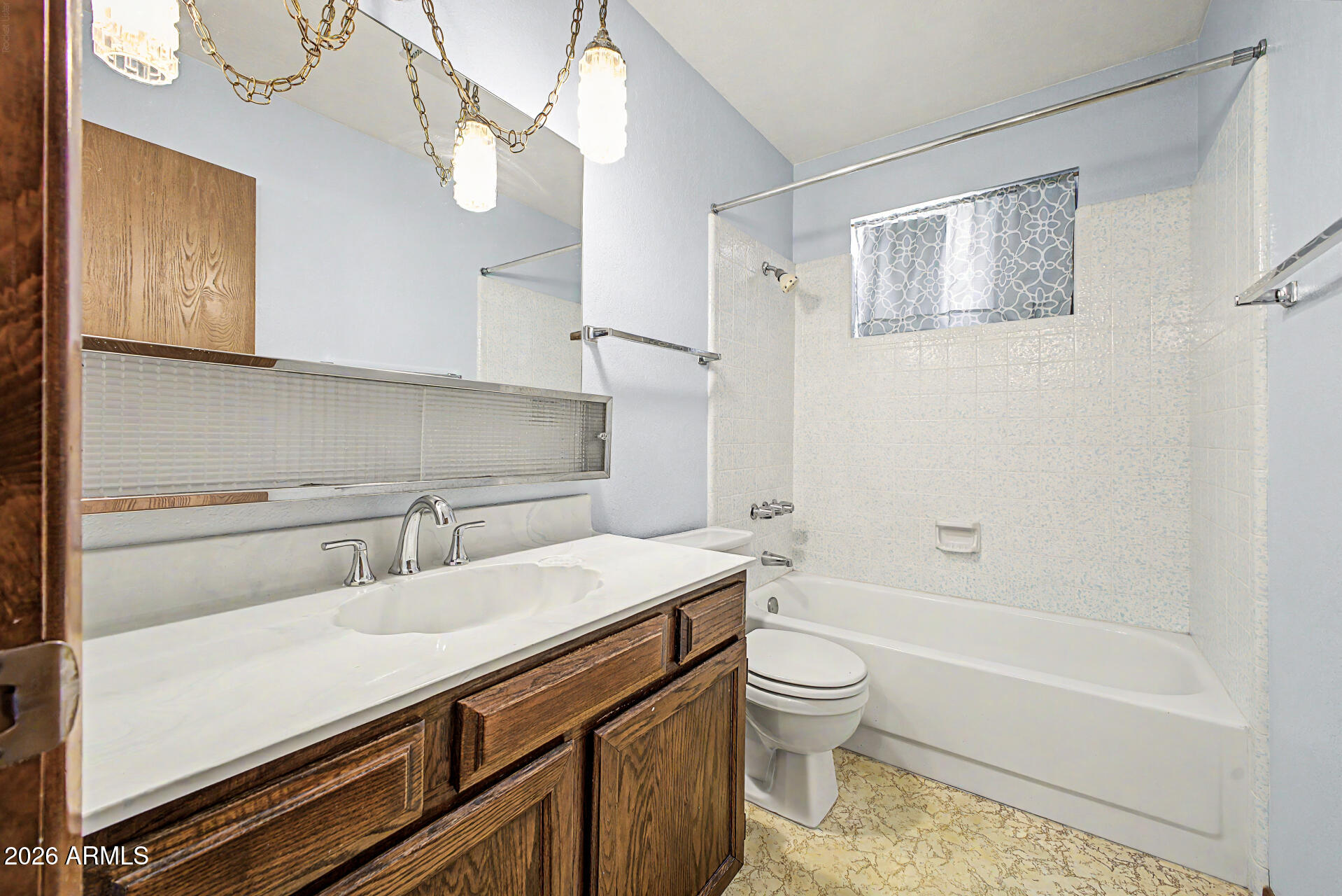 2557 E ENCANTO Street