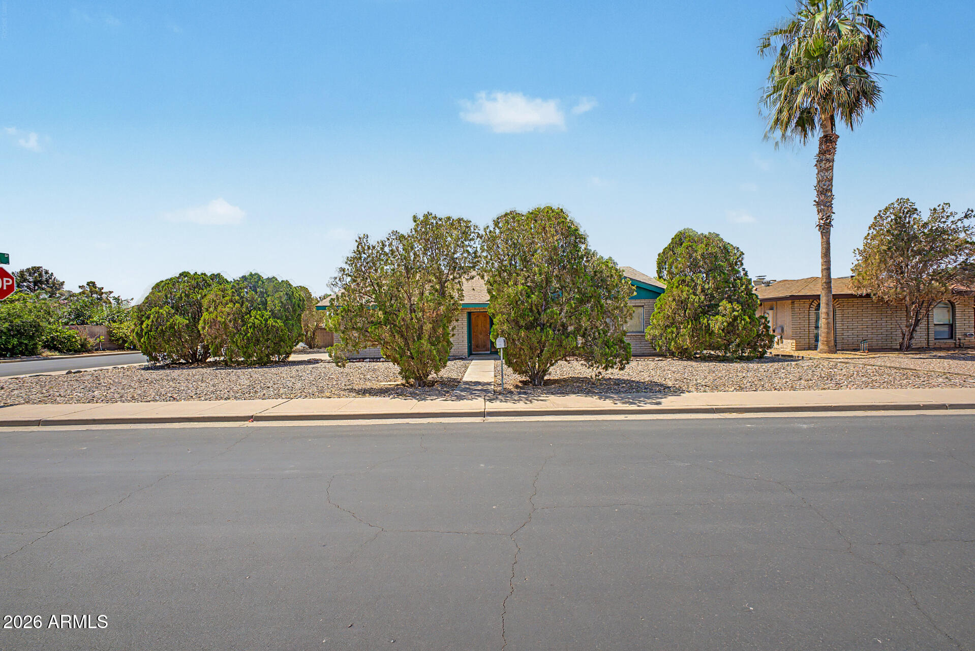 2557 E ENCANTO Street