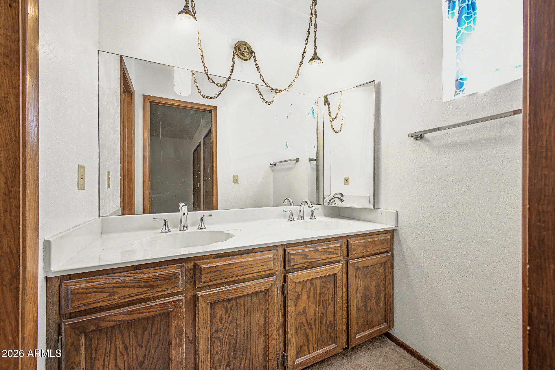 2557 E ENCANTO Street