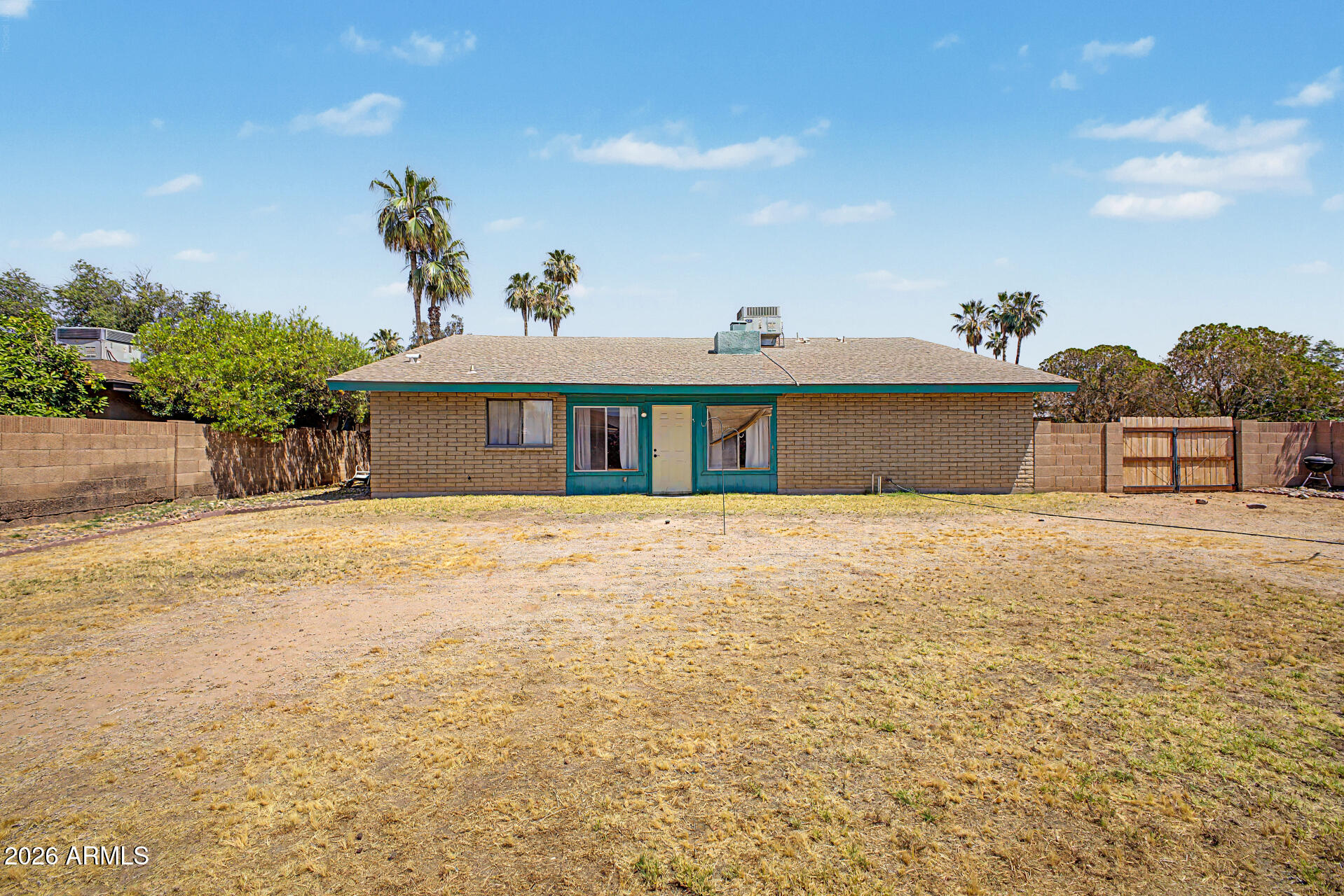 2557 E ENCANTO Street