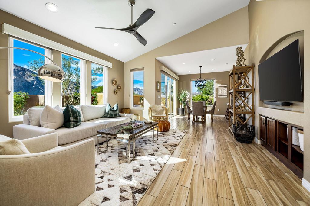 52471 Hawthorn Court