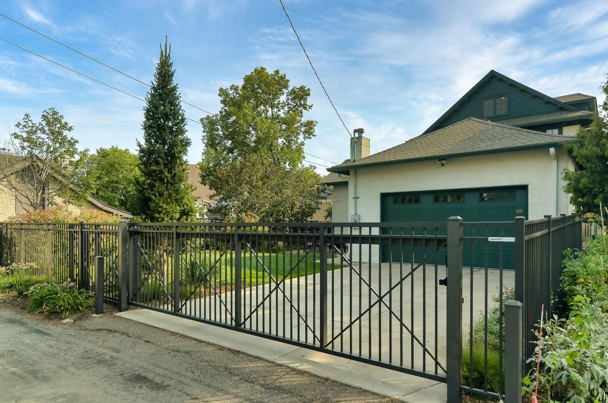 1624 W 26th Street