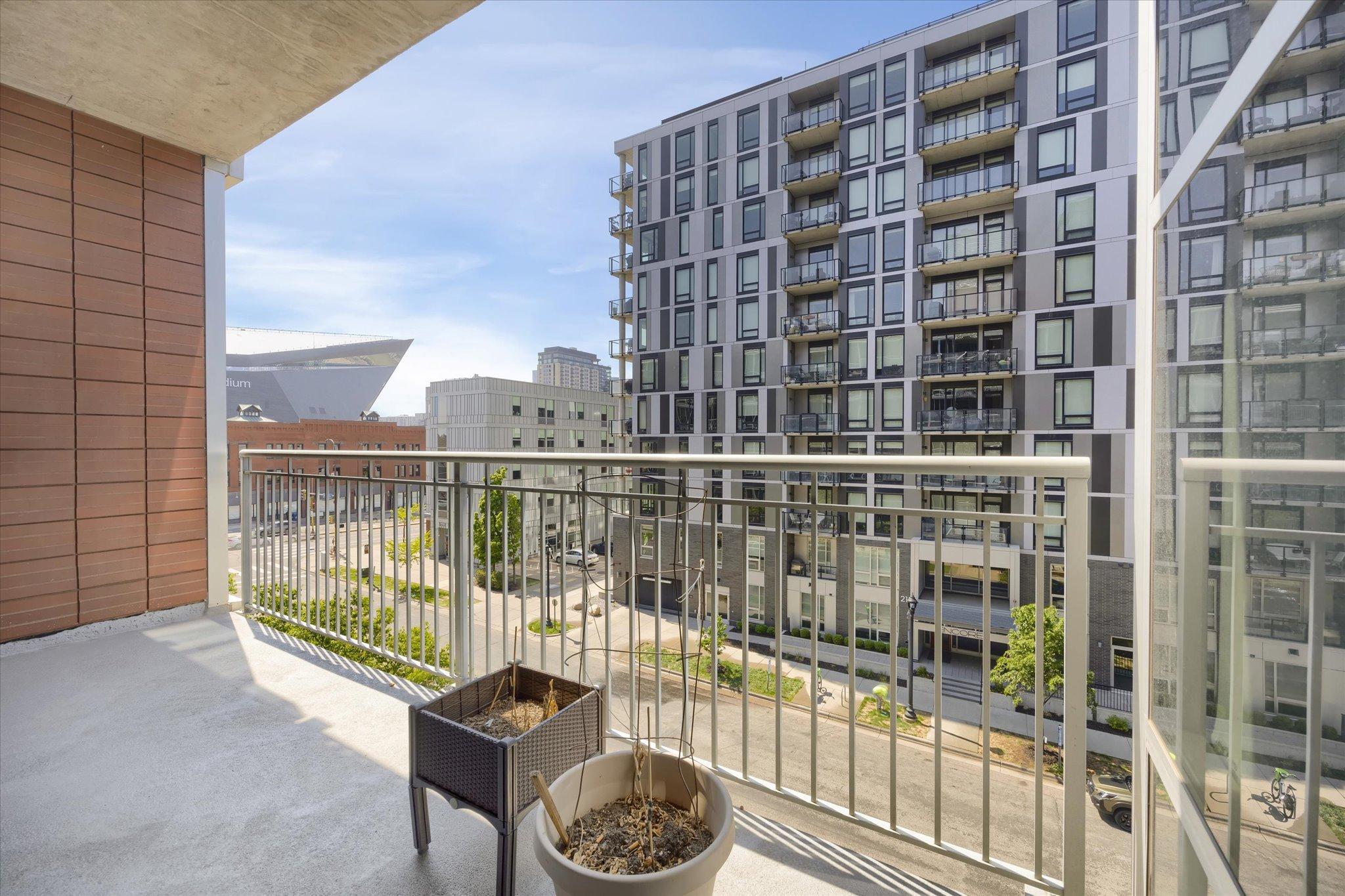 215 10th Avenue S Unit: 416