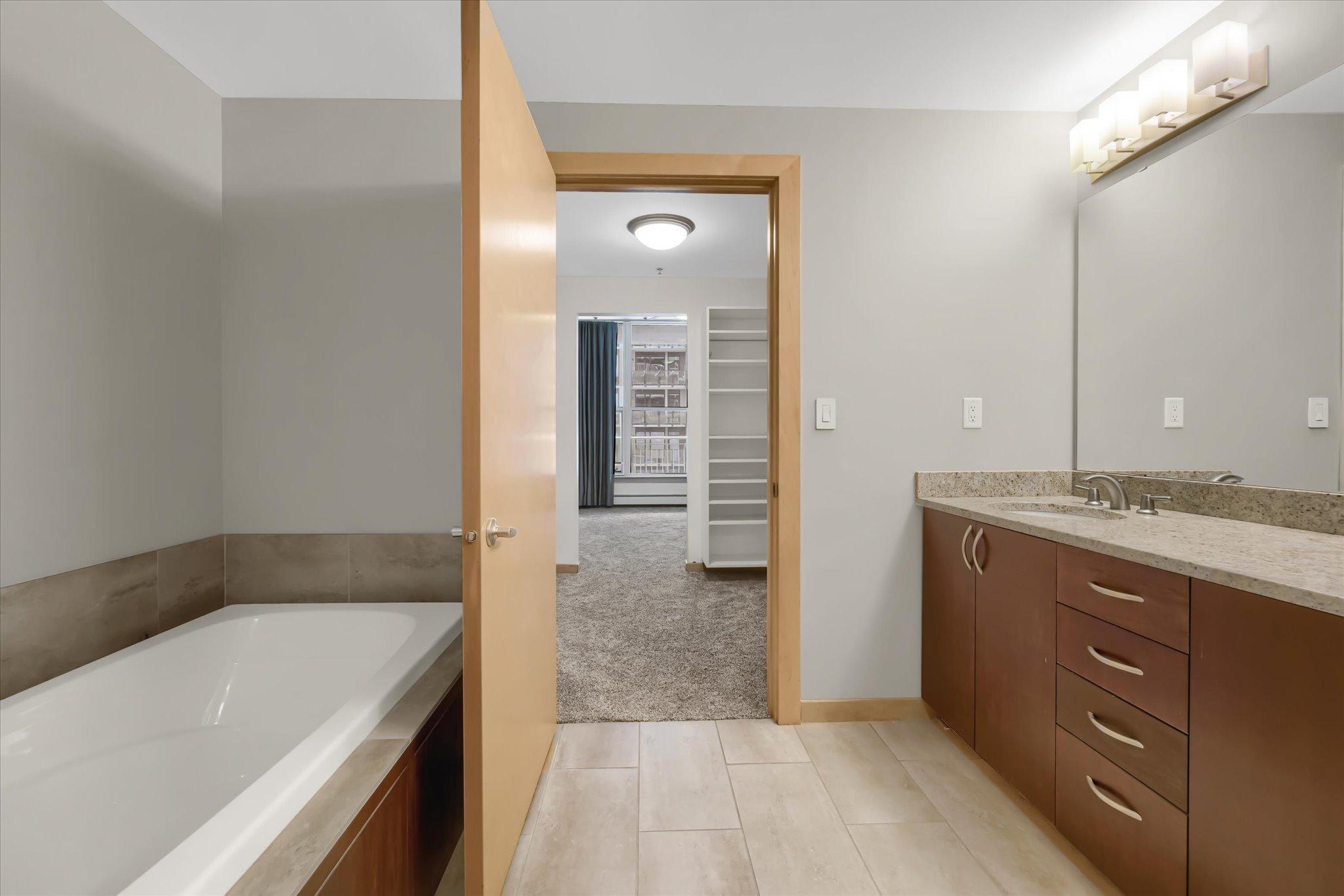 215 10th Avenue S Unit: 416