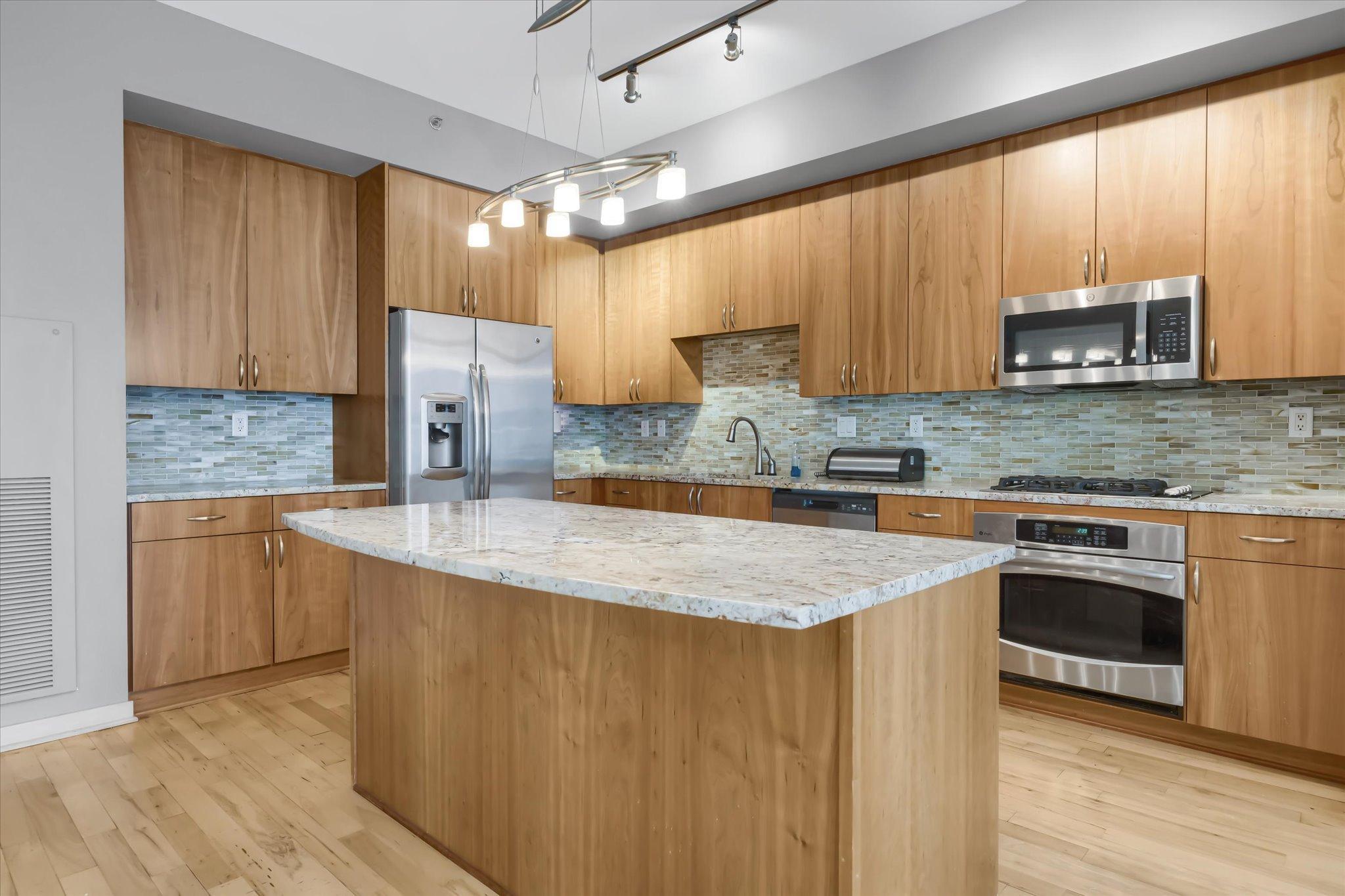 215 10th Avenue S Unit: 416