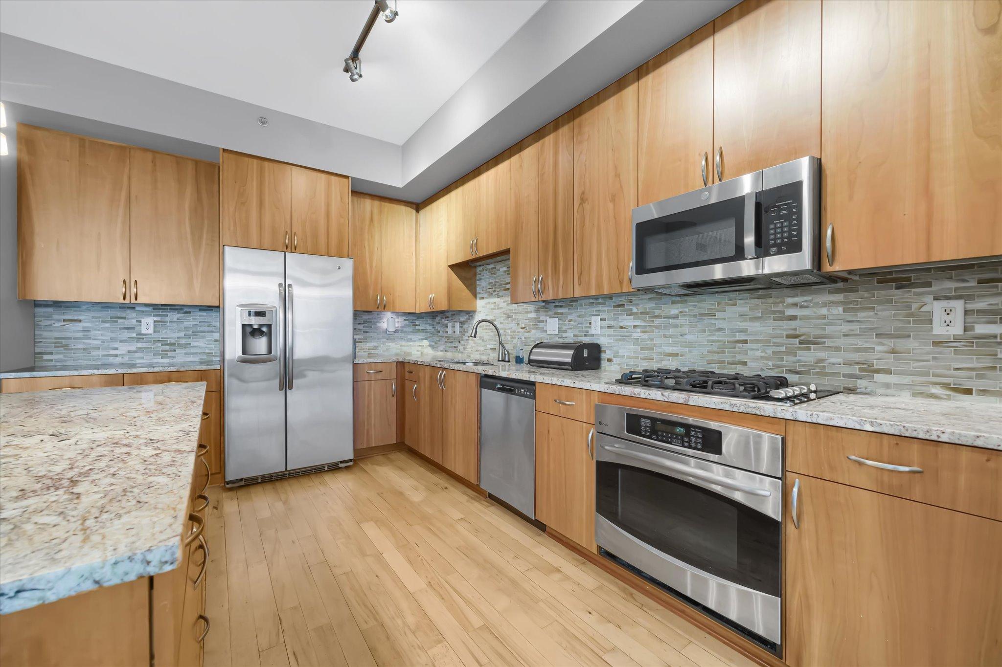 215 10th Avenue S Unit: 416