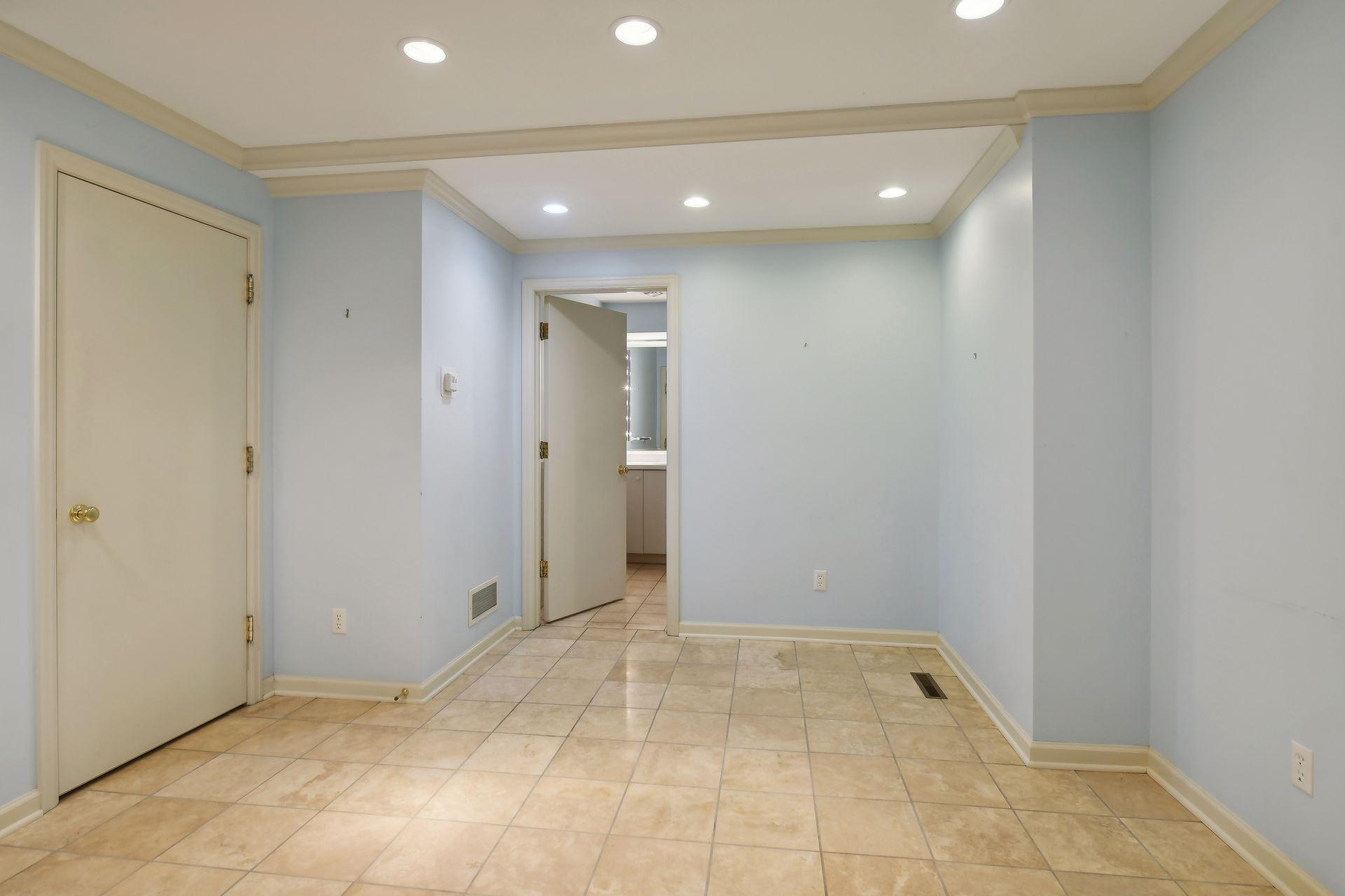 114 Groveland Terrace