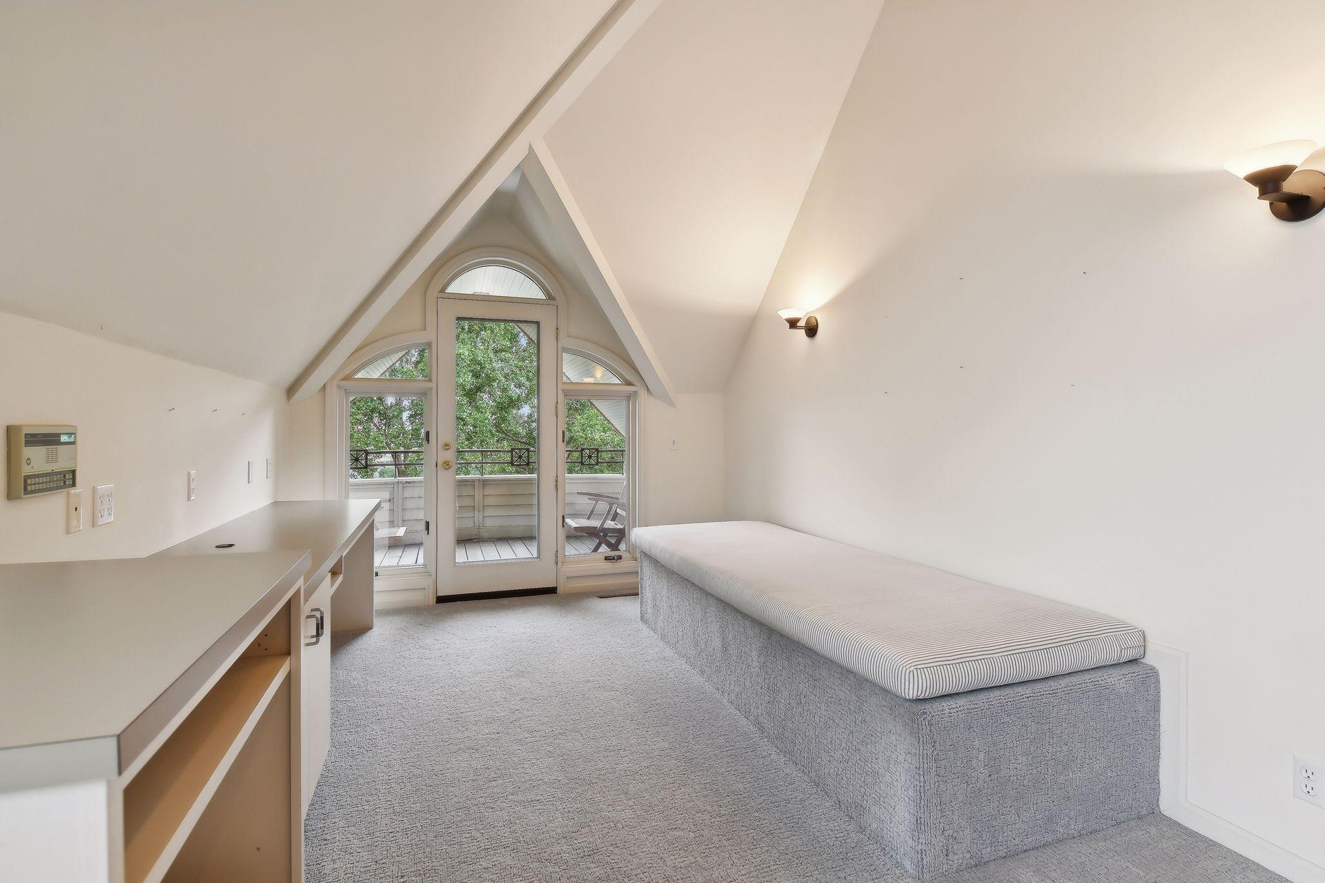114 Groveland Terrace