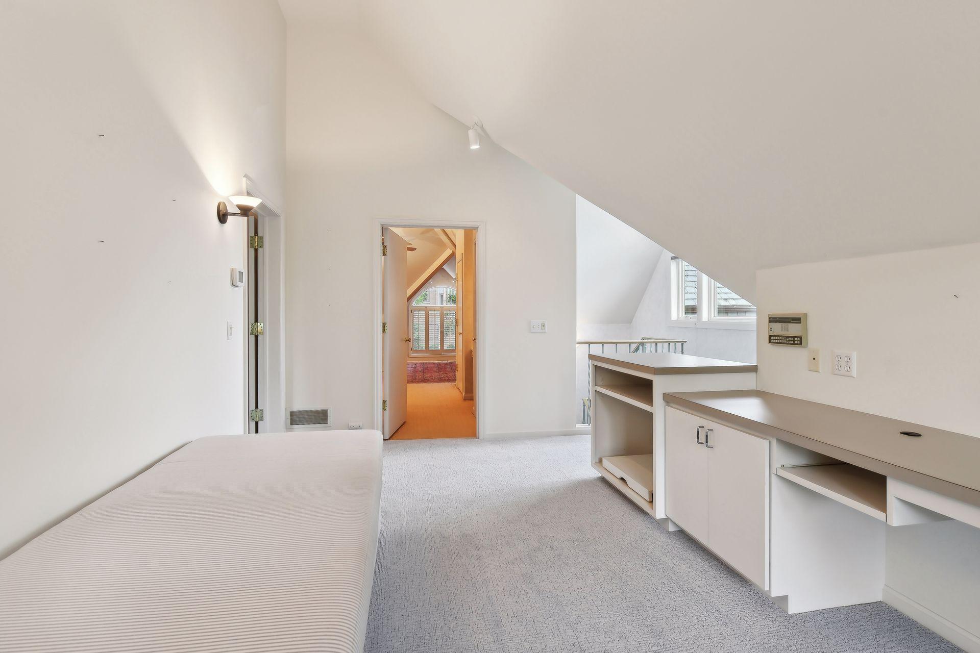 114 Groveland Terrace