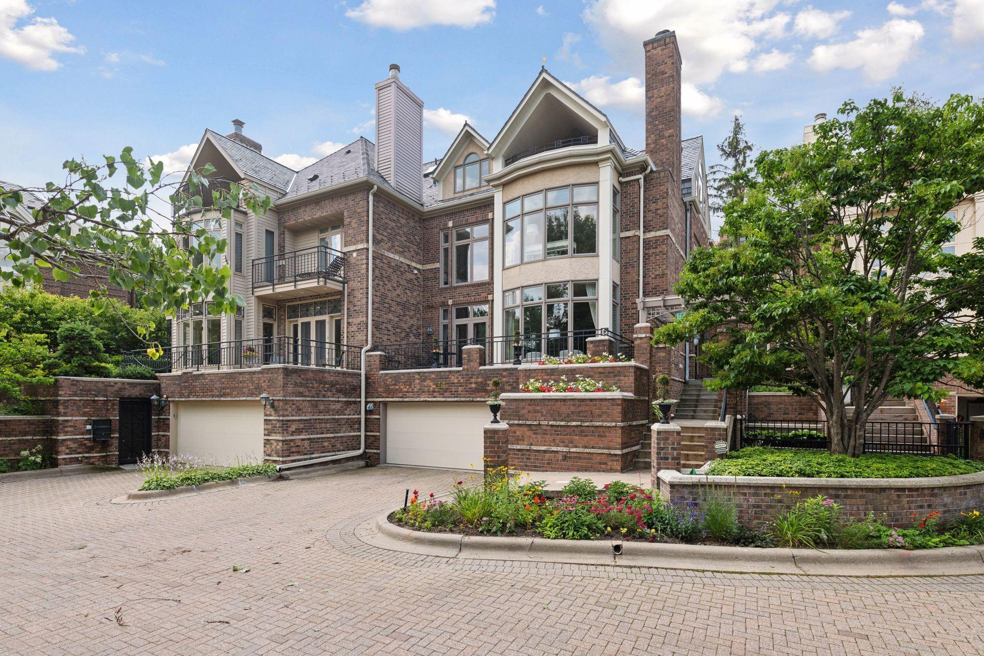 114 Groveland Terrace