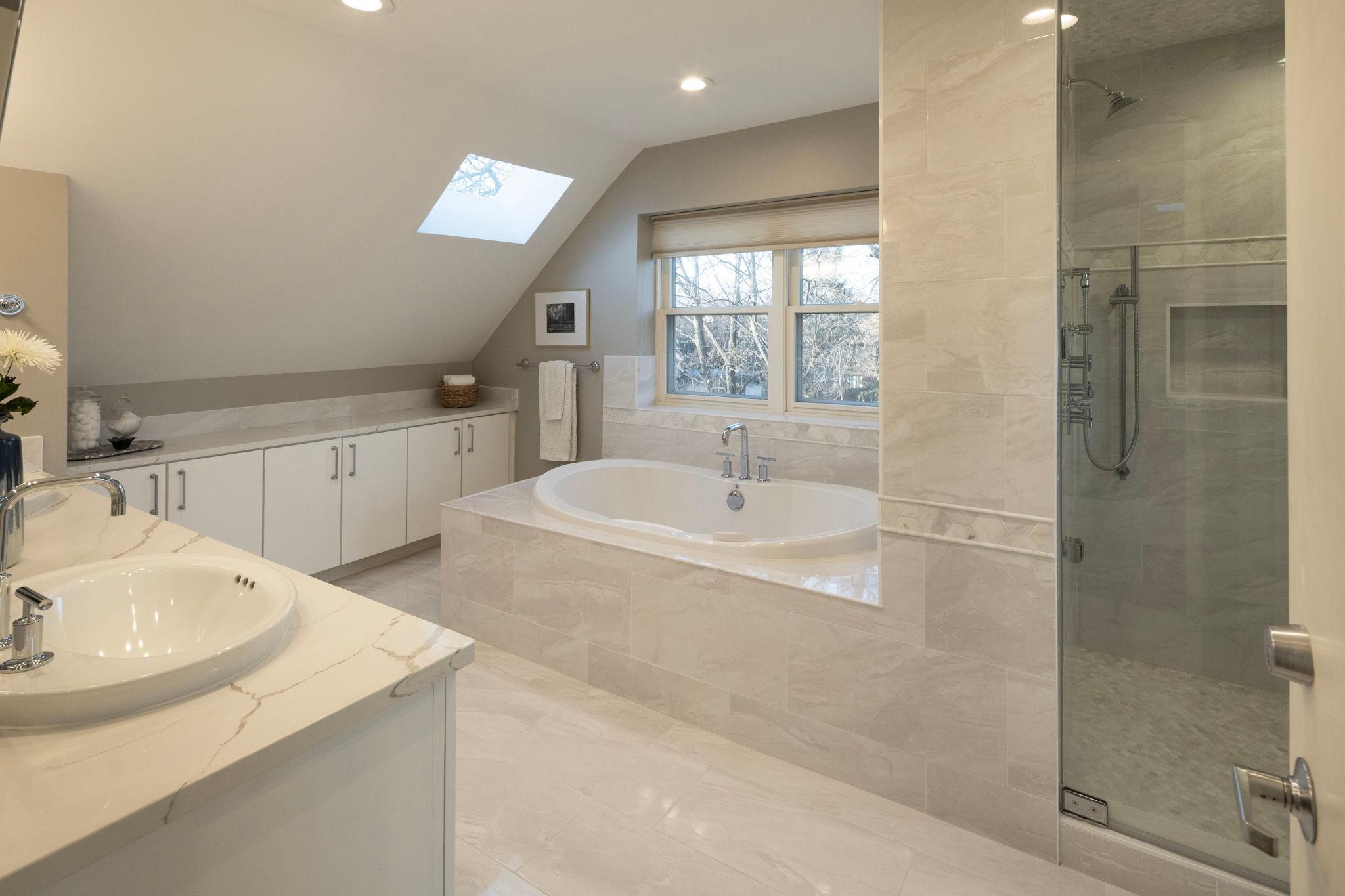 2675 E Lake Of The Isles Parkway