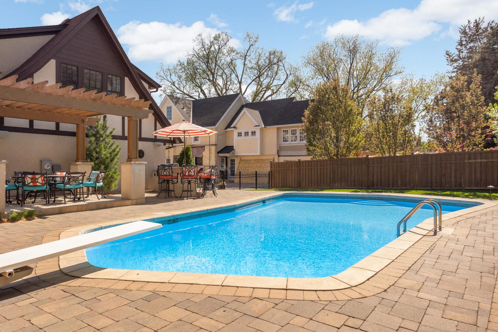 4404 Sunnyside Road