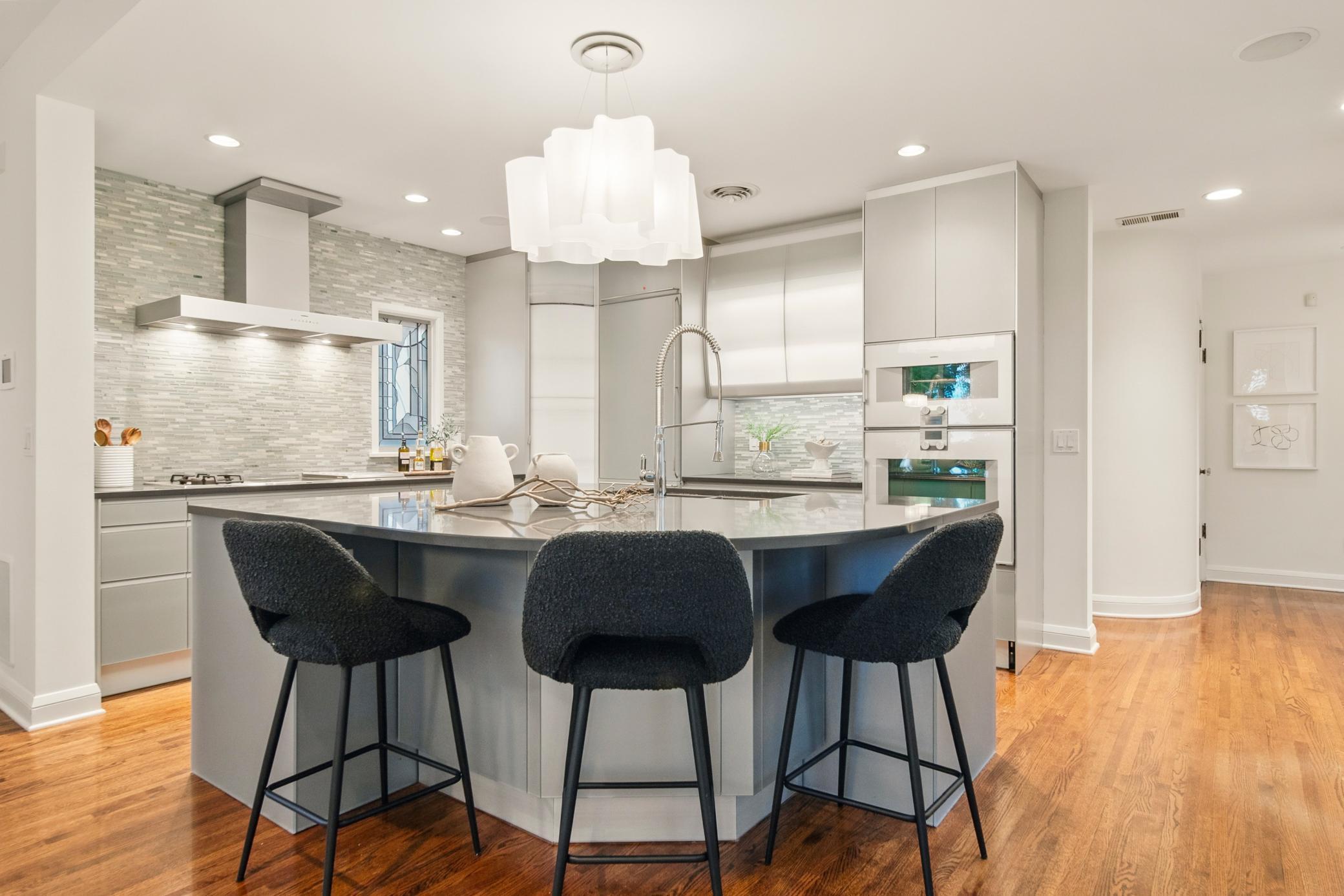 76 Groveland Terrace