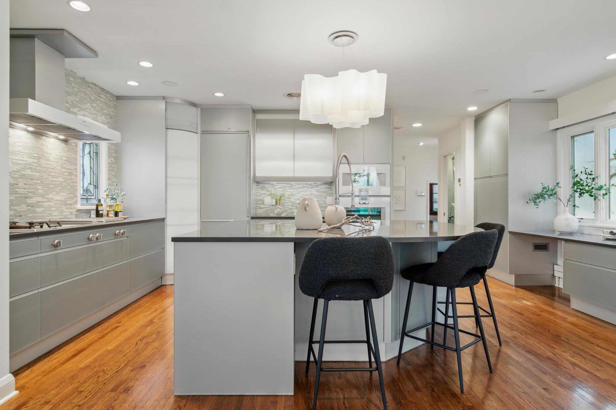 76 Groveland Terrace