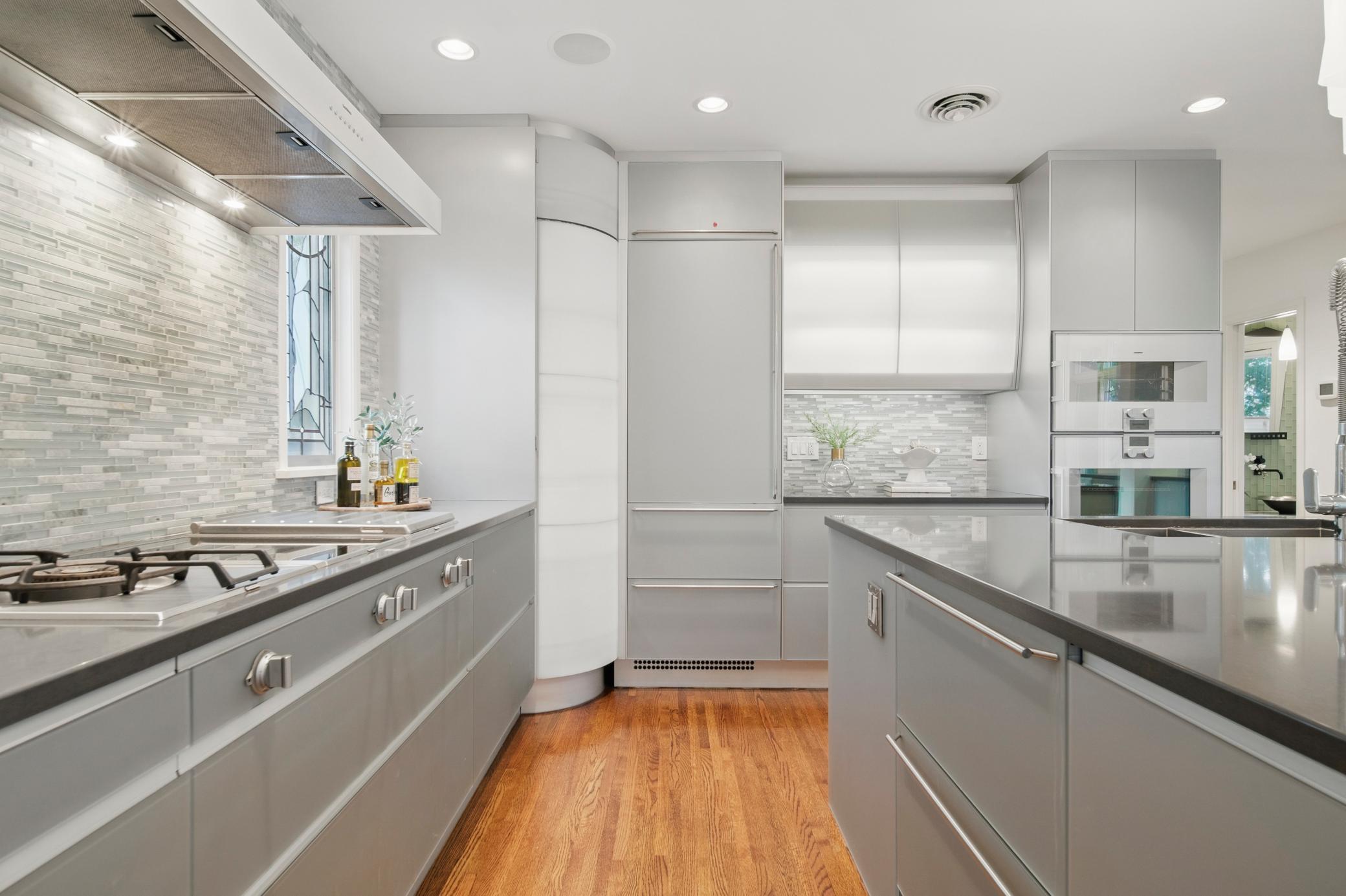 76 Groveland Terrace
