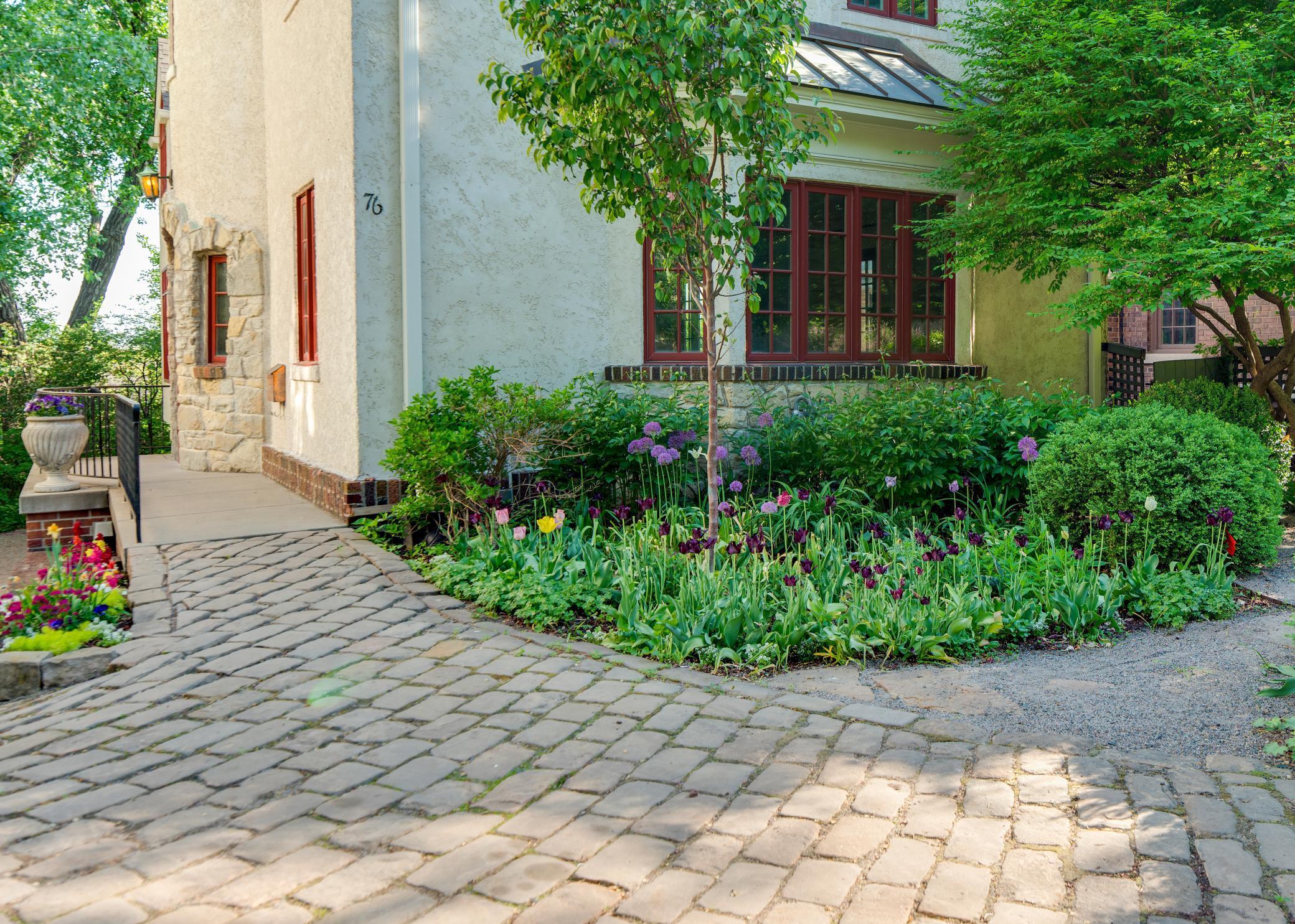 76 Groveland Terrace