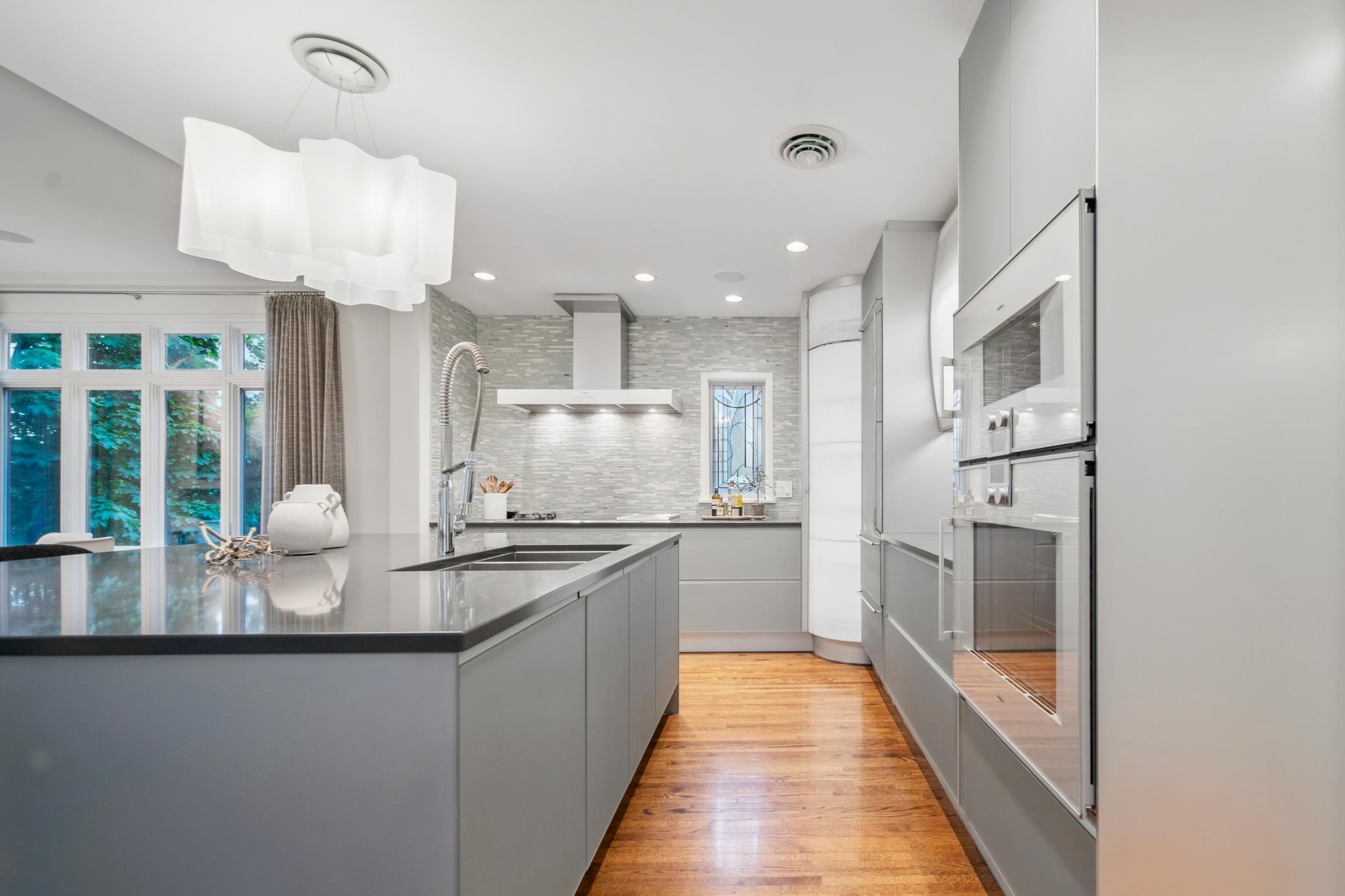 76 Groveland Terrace