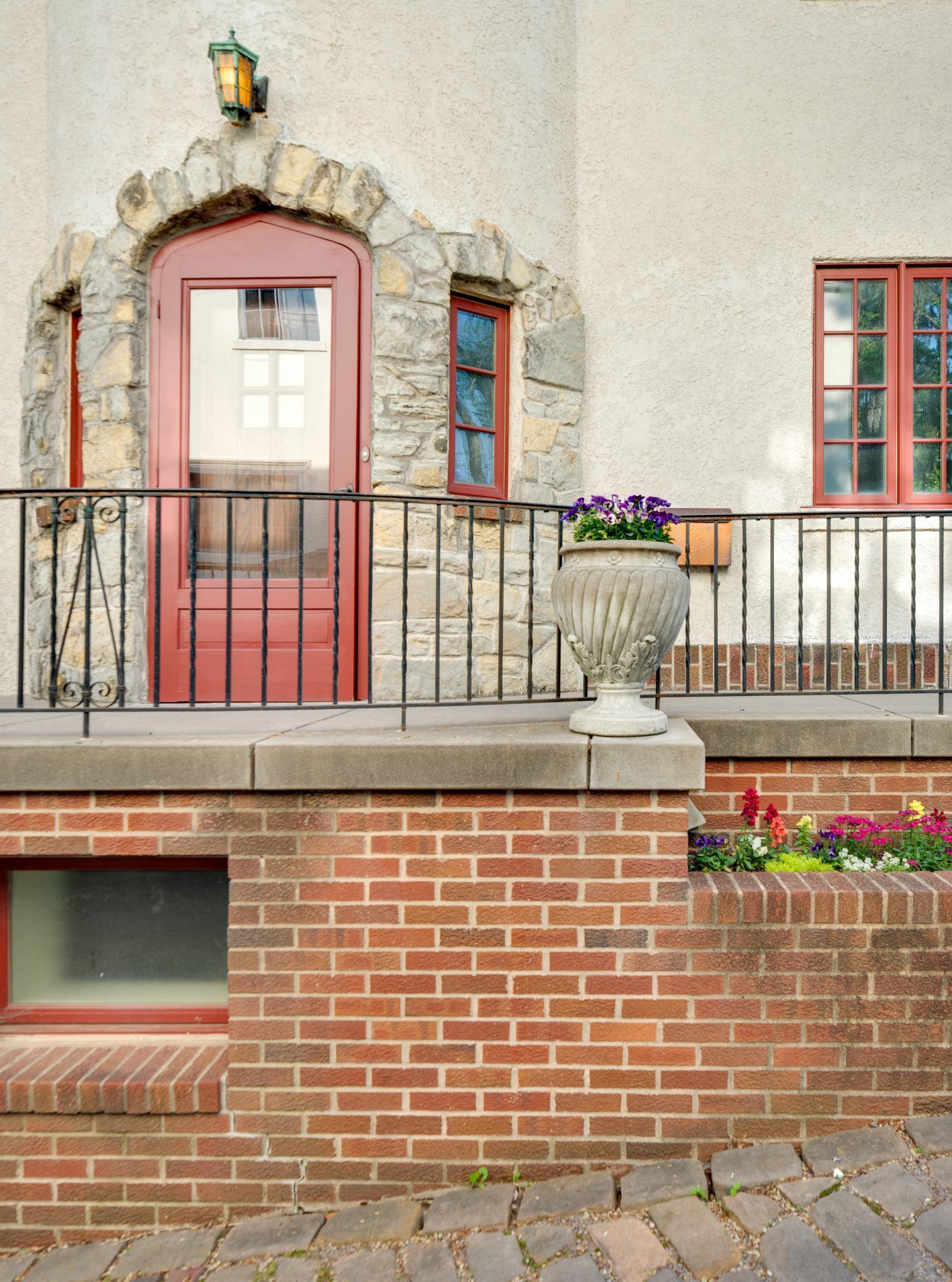 76 Groveland Terrace