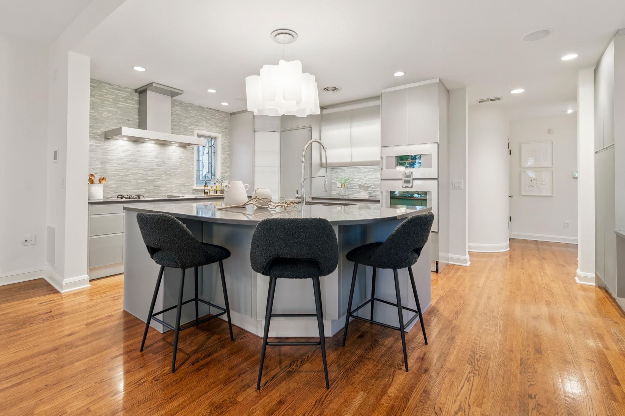 76 Groveland Terrace