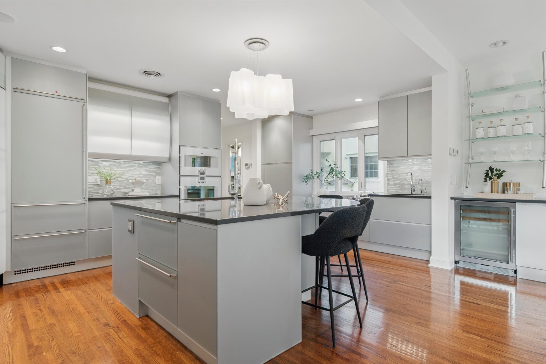 76 Groveland Terrace