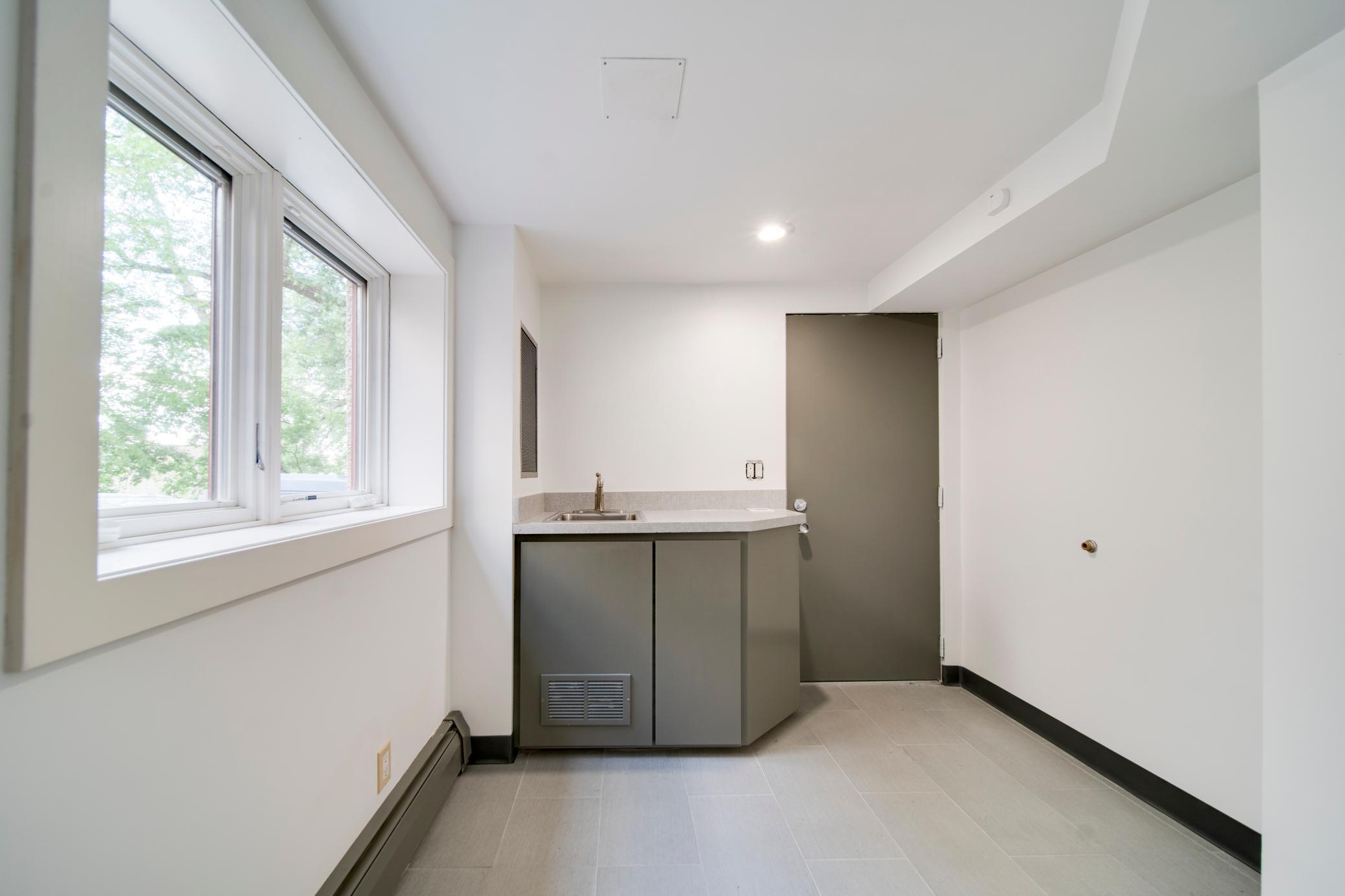76 Groveland Terrace