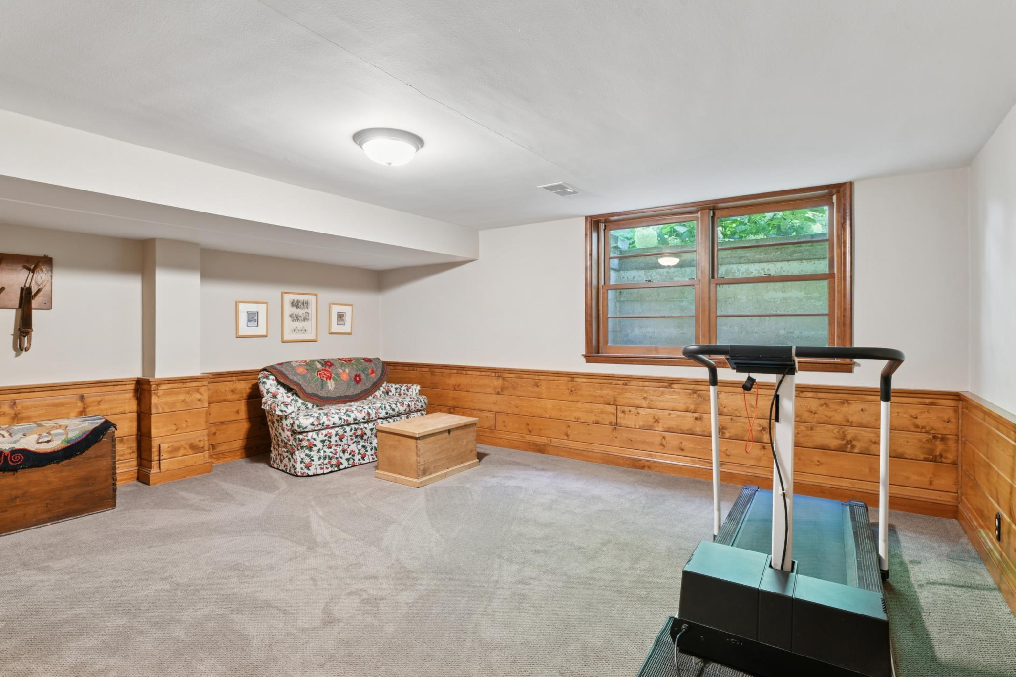 5517 Knoll Drive