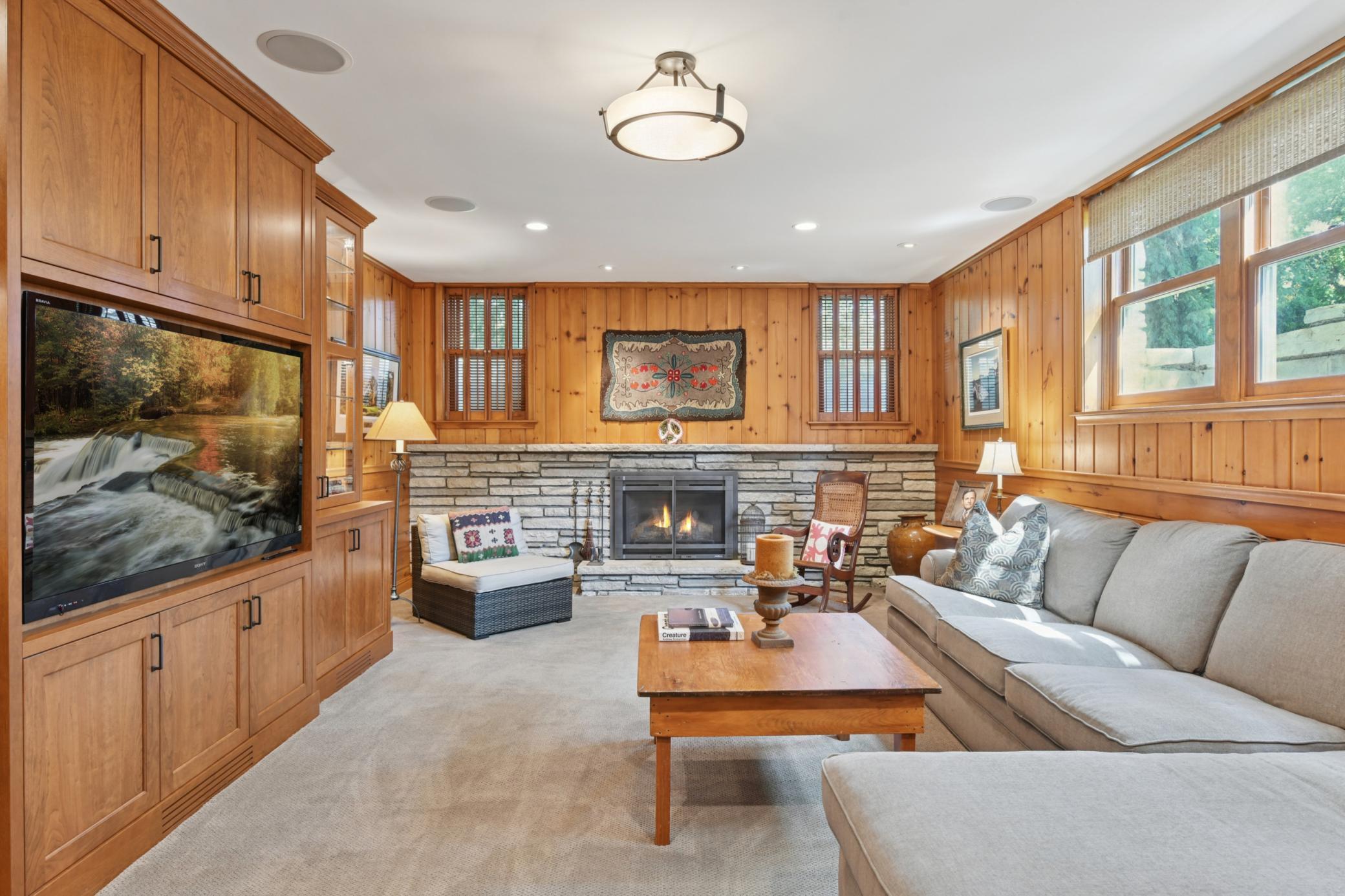 5517 Knoll Drive