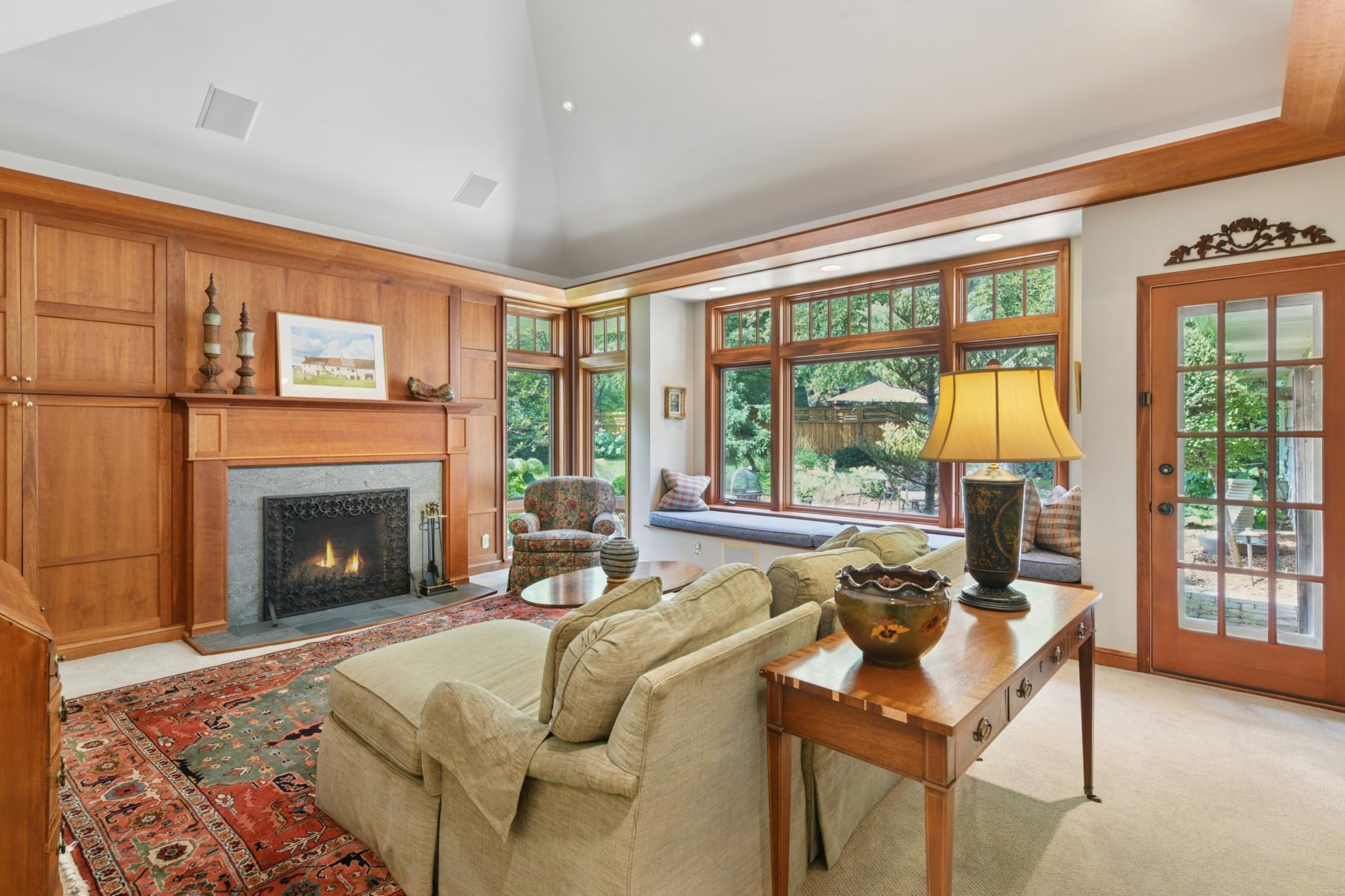 5517 Knoll Drive