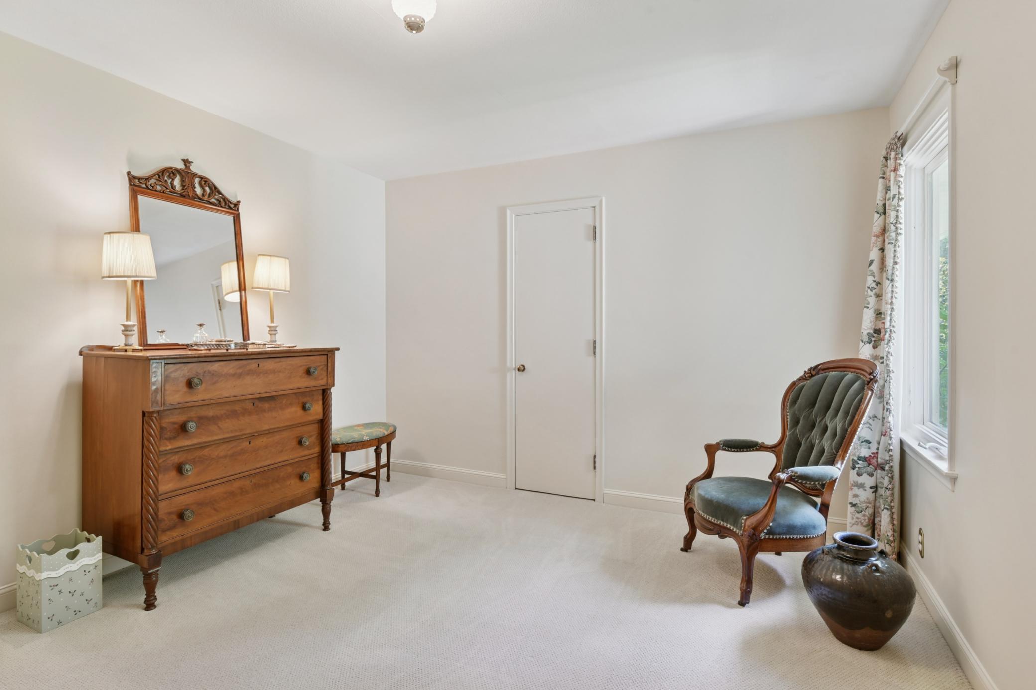 5517 Knoll Drive