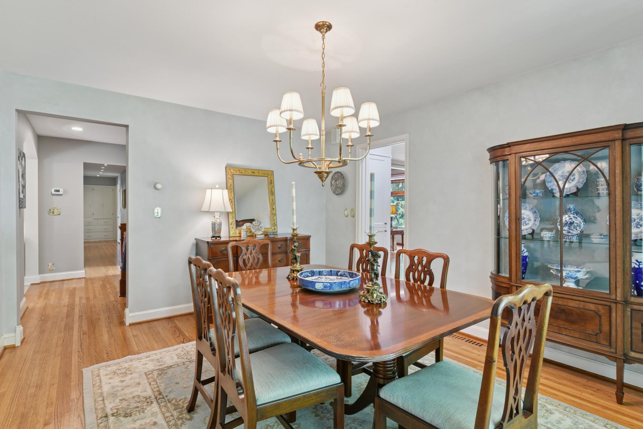 5517 Knoll Drive