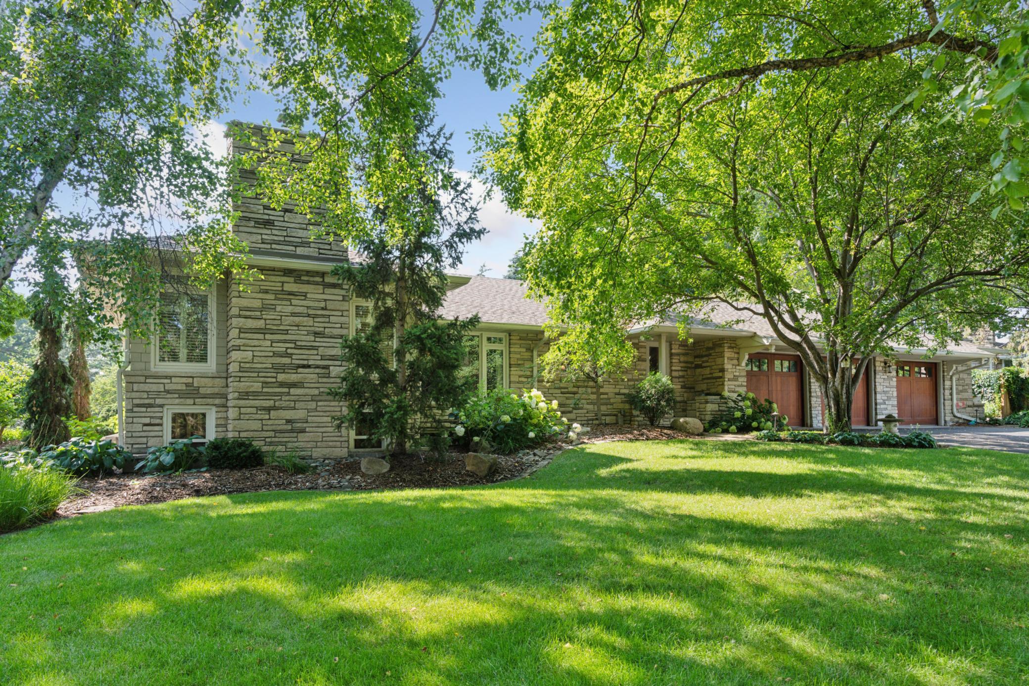 5517 Knoll Drive