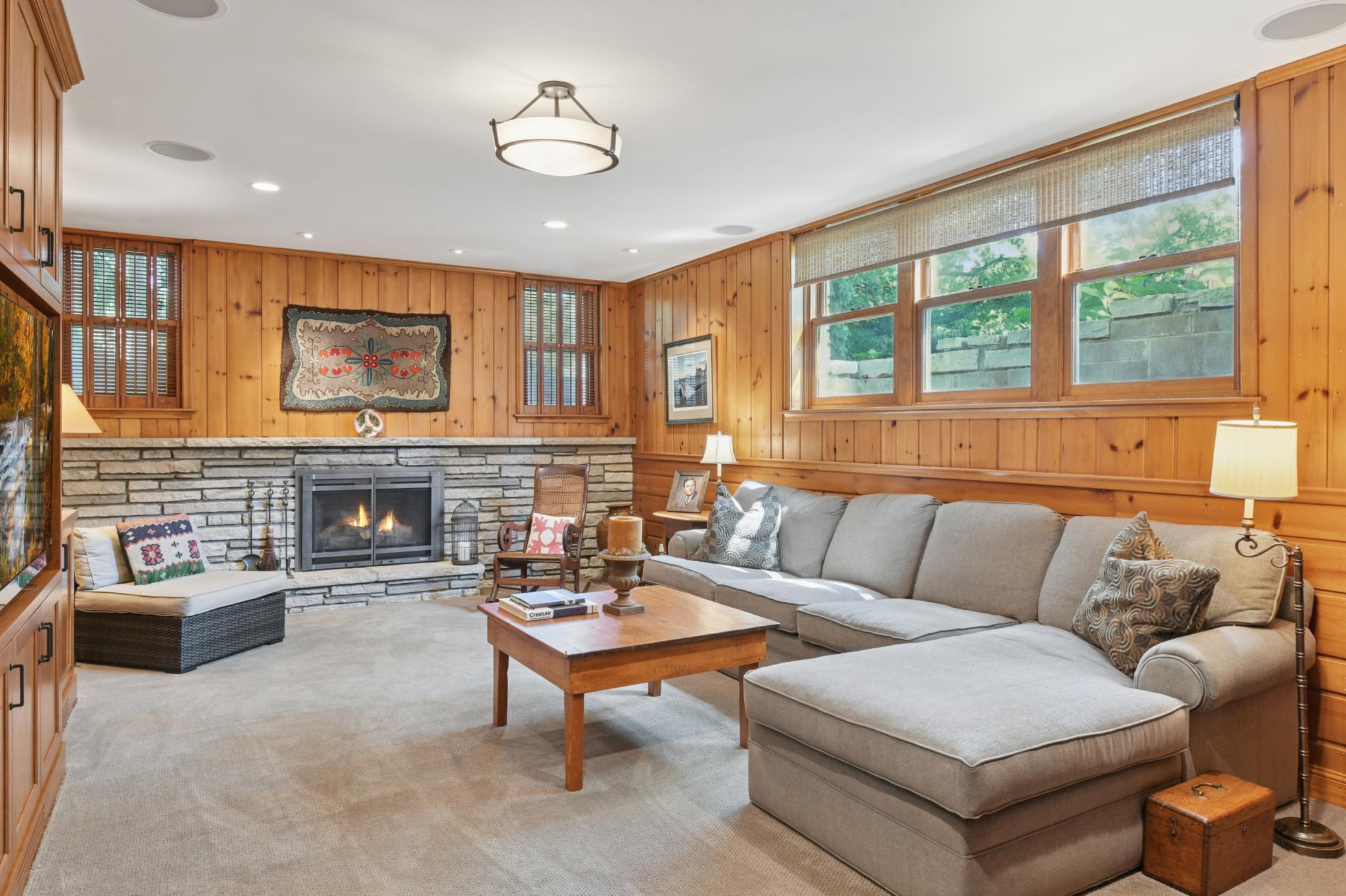 5517 Knoll Drive