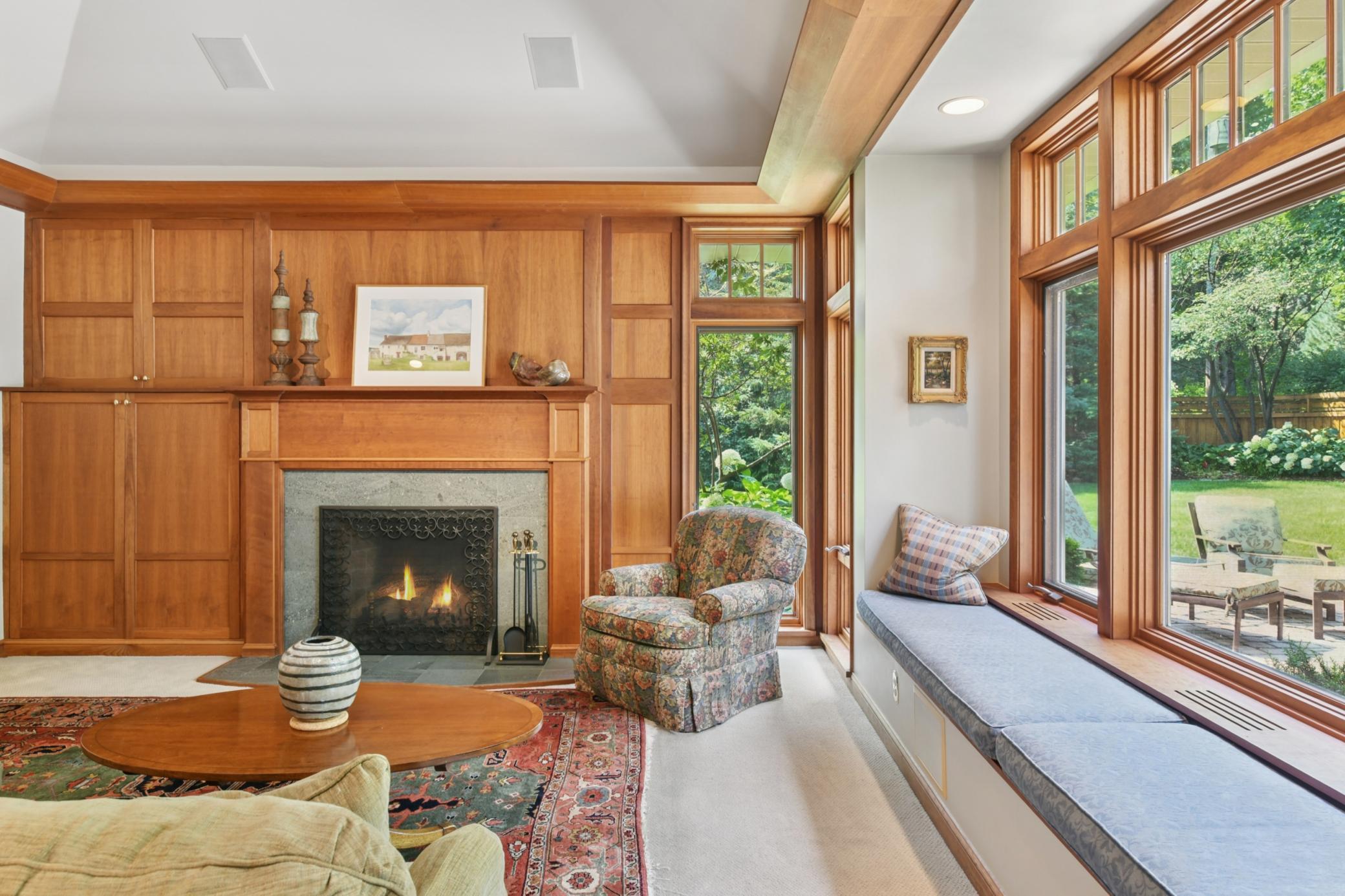 5517 Knoll Drive