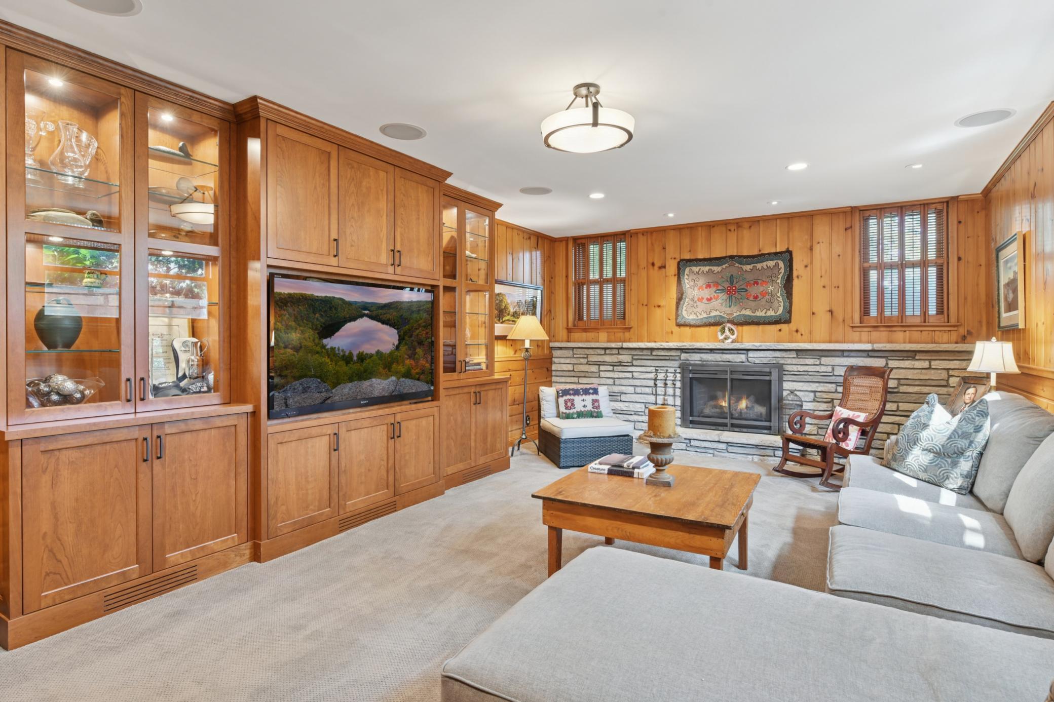 5517 Knoll Drive