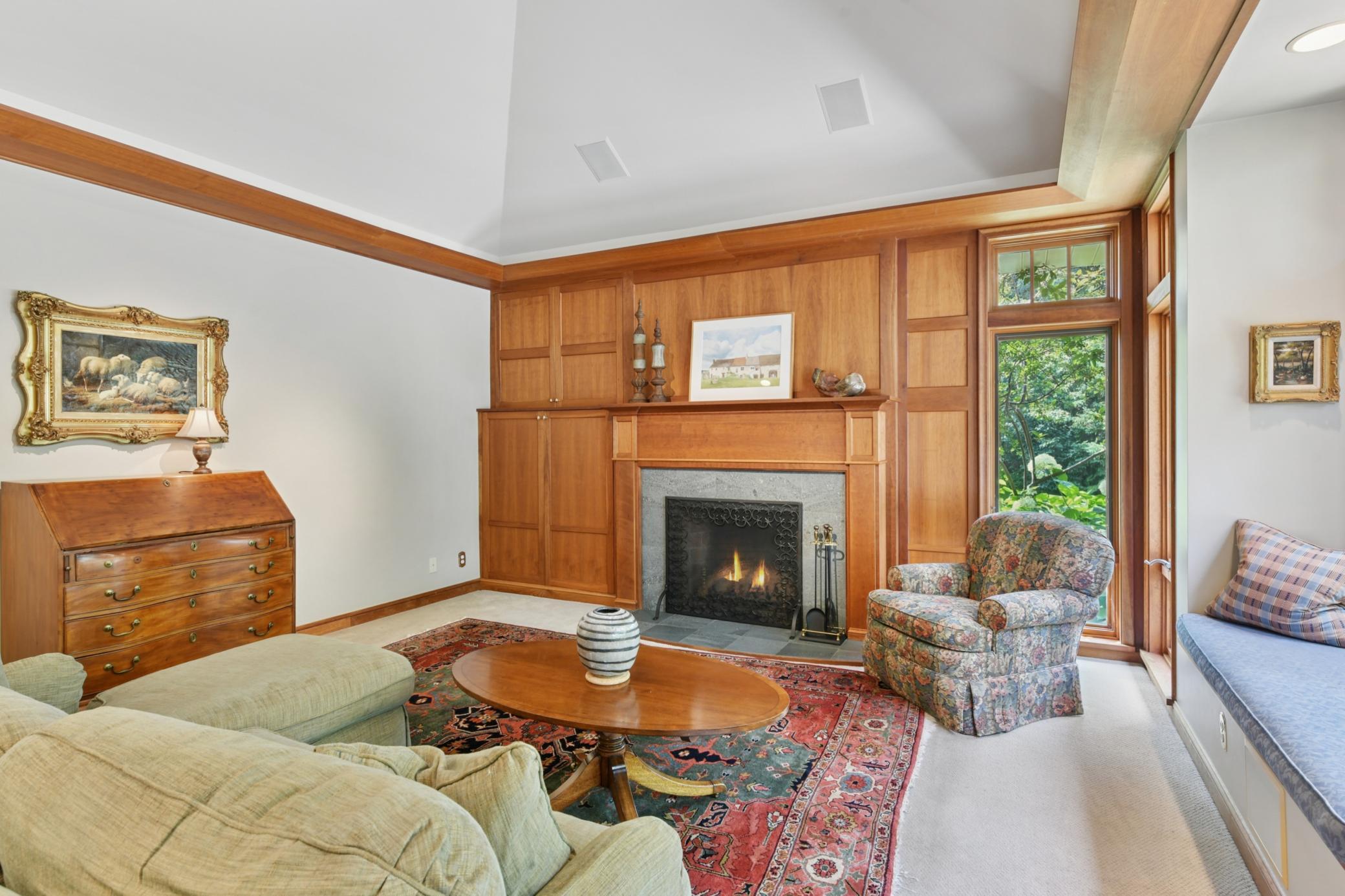 5517 Knoll Drive