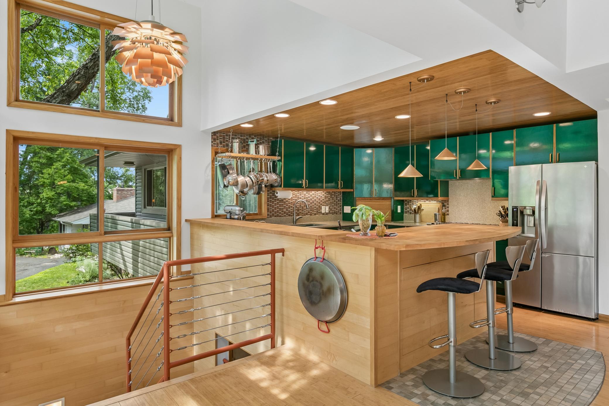 5020 Colonial Drive
