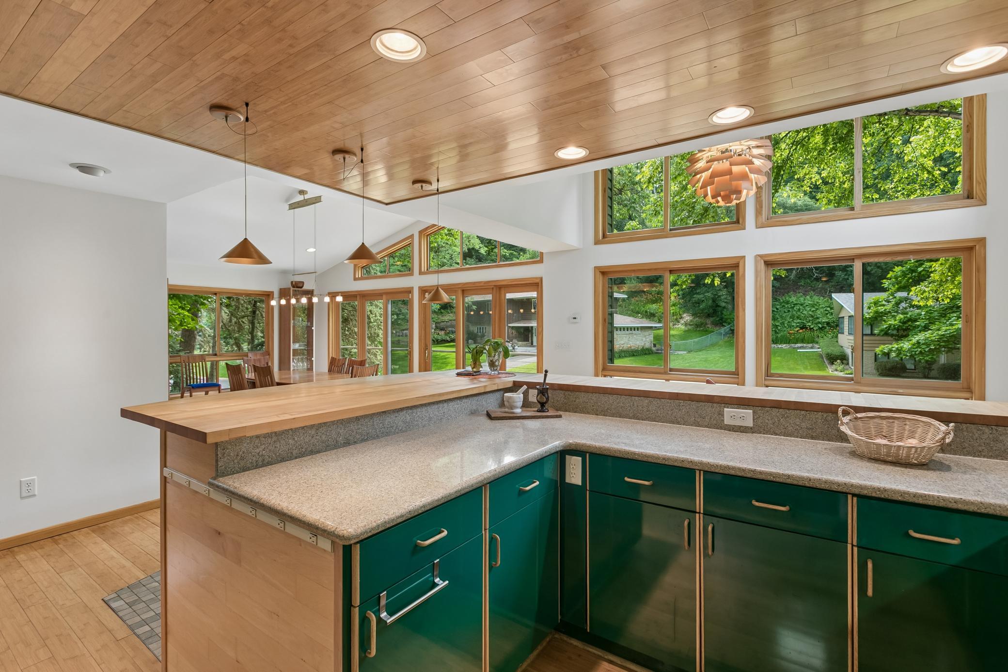 5020 Colonial Drive