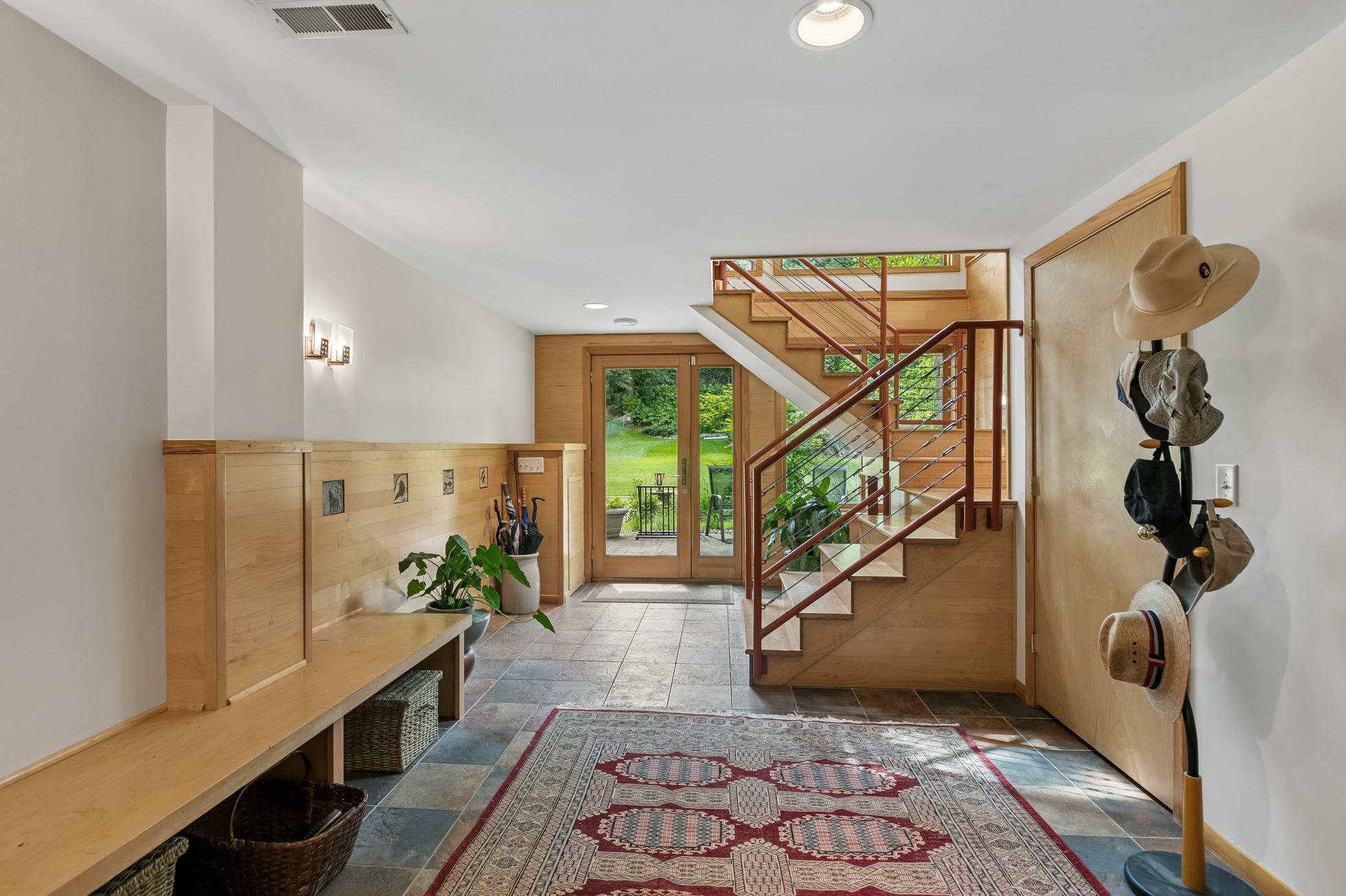 5020 Colonial Drive