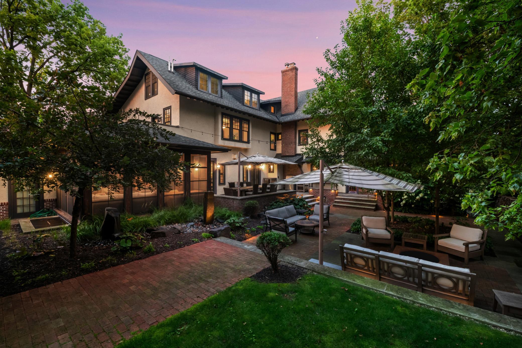 2204 W Lake Of The Isles Parkway
