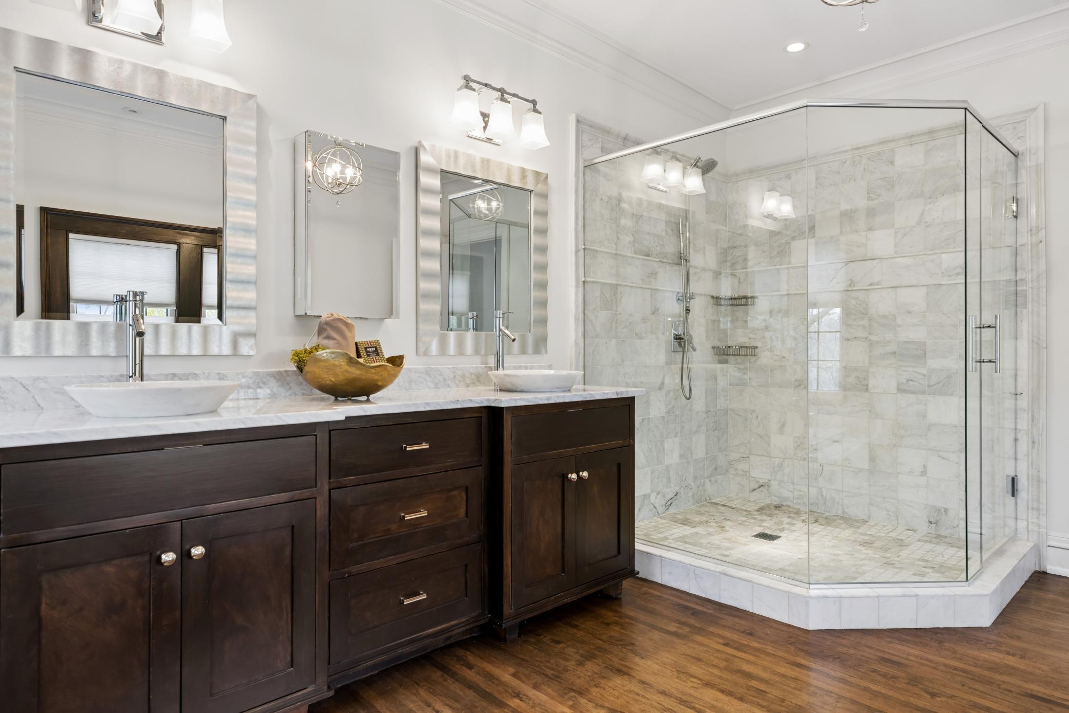 2204 W Lake Of The Isles Parkway
