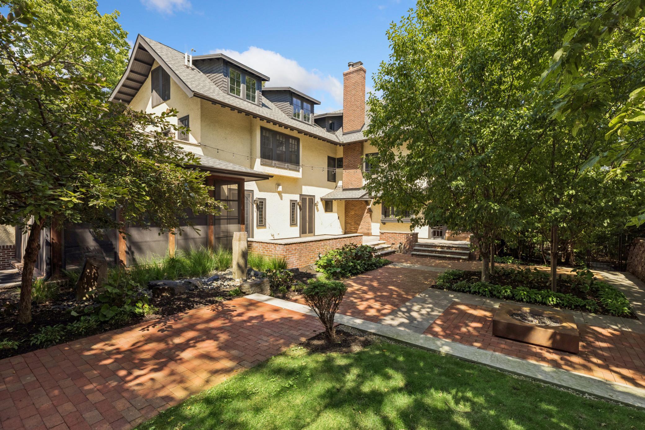 2204 W Lake Of The Isles Parkway