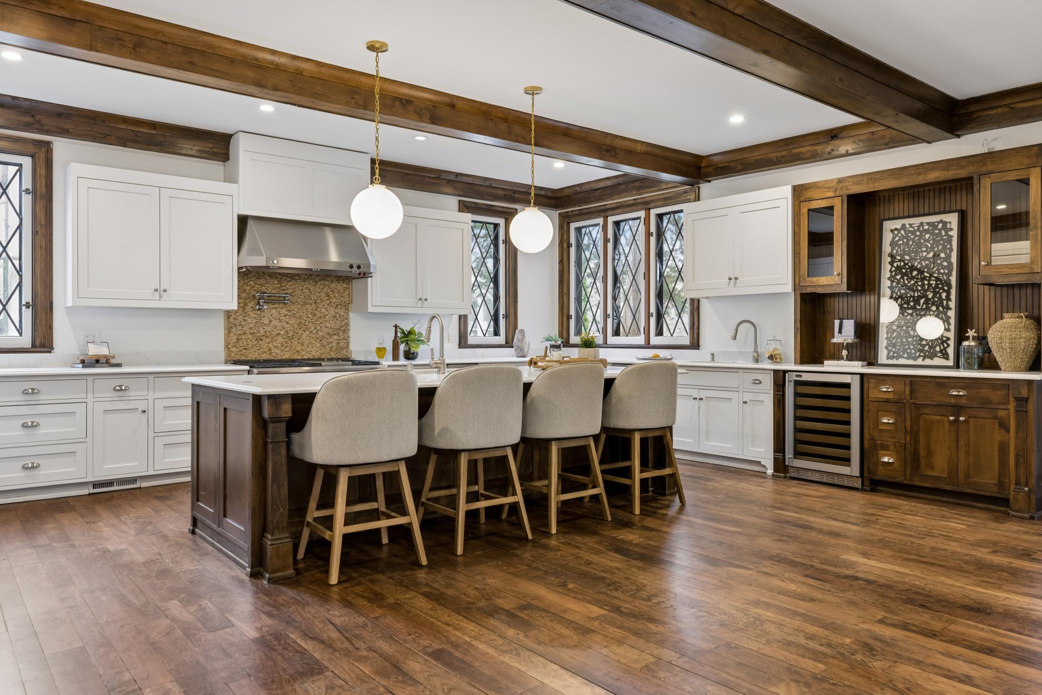 2204 W Lake Of The Isles Parkway